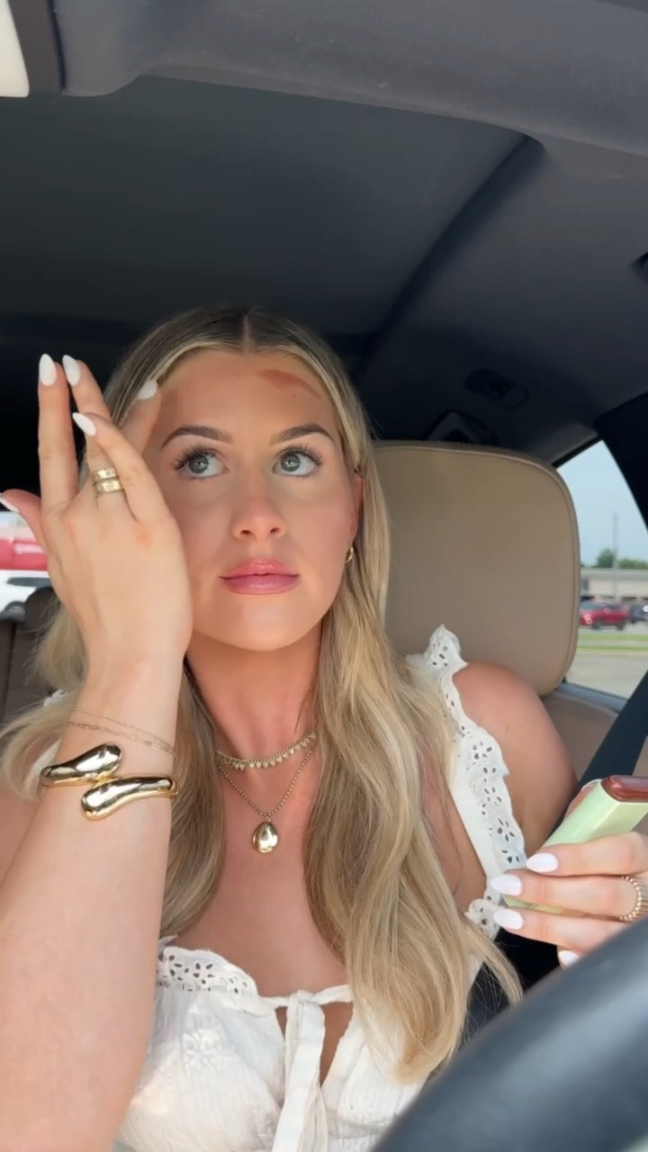 LOVE these on the go glowy bronzers from Target

These make my skin look so good🤍



Beauty, bronzer stick, pixi, on the glow, hydrating, sidneymarieduke 

#LTKBeauty