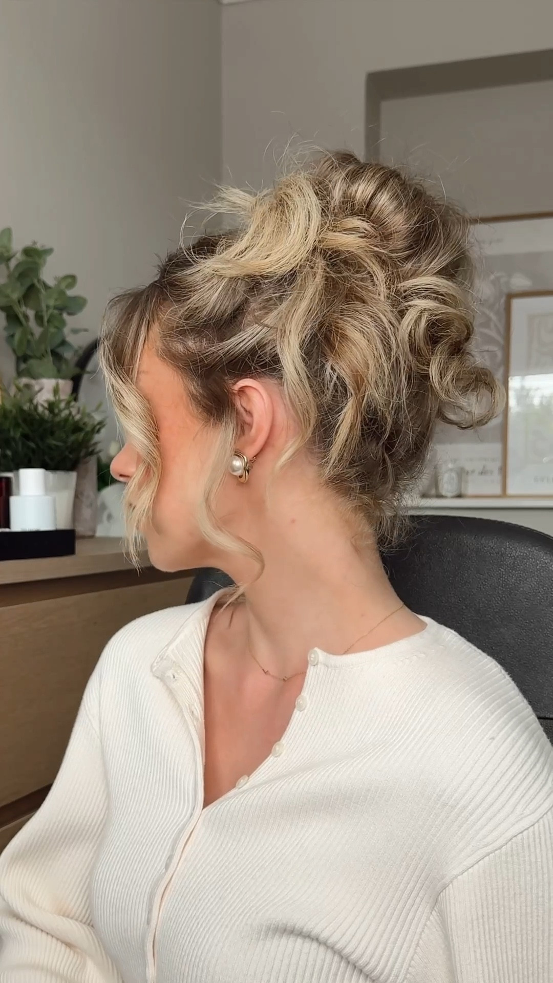 Cloud9 2-in-1 contouring iron
Living proof advance clean dry shampoo
Volumising powder
Gold fine necklace with initial 
Pearl statement earrings 

#LTKeurope #LTKuk #LTKbeauty