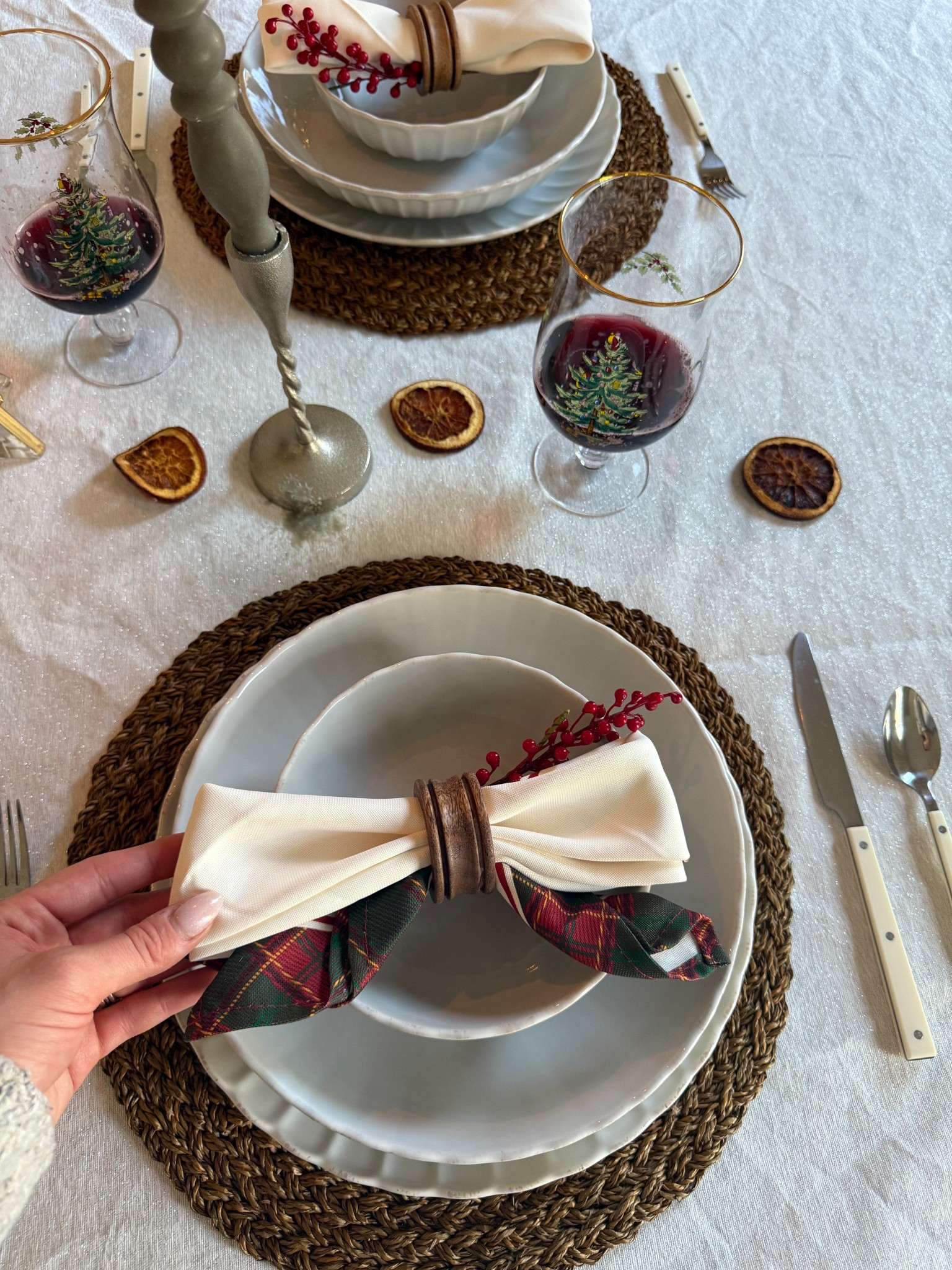 In my holiday hosting era!♥️♥️ Pulling our living room together with a few finds from @wayfair. 
#Ad #WayfairPartner #Wayfair
#wintheseason