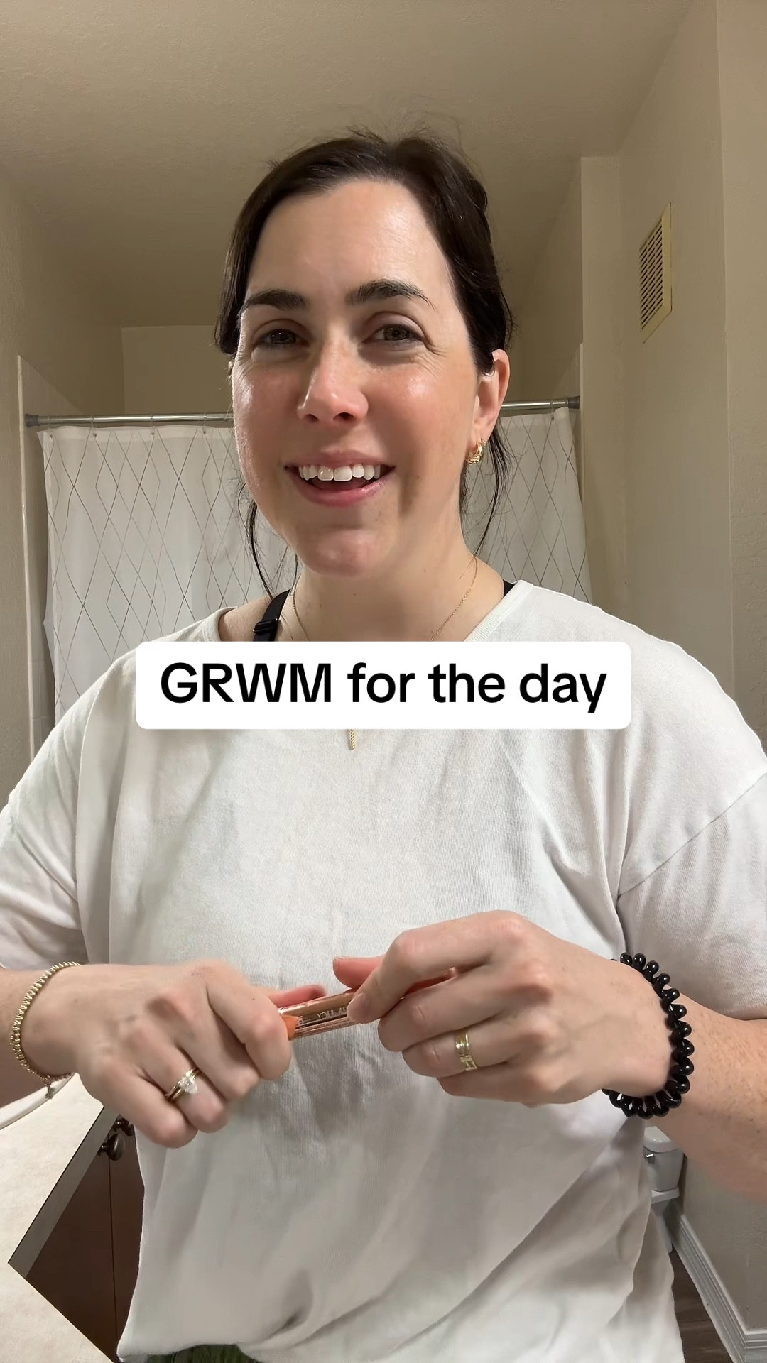 Getting ready for the day! These are a few of my makeup favorites. I also included my go-to everyday gold hoop earrings. 

Makeup favorites, getting ready, makeup, beauty, jewelry

#LTKVideo #LTKfindsunder50 #LTKbeauty