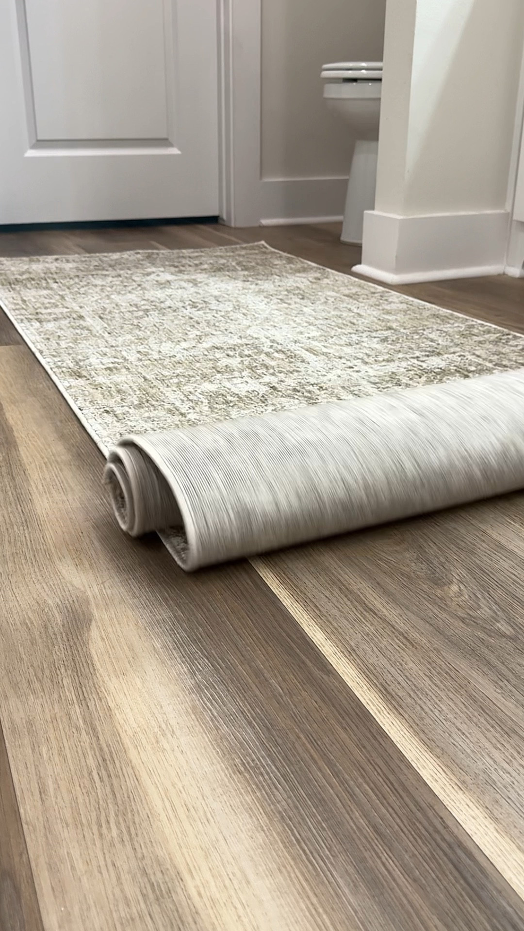Bathroom rug 😍👏🏻🩷

#loloirugs #bathroomrunner #ruginspo #bathroomdecor

#LTKhome #LTKVideo #LTKstyletip