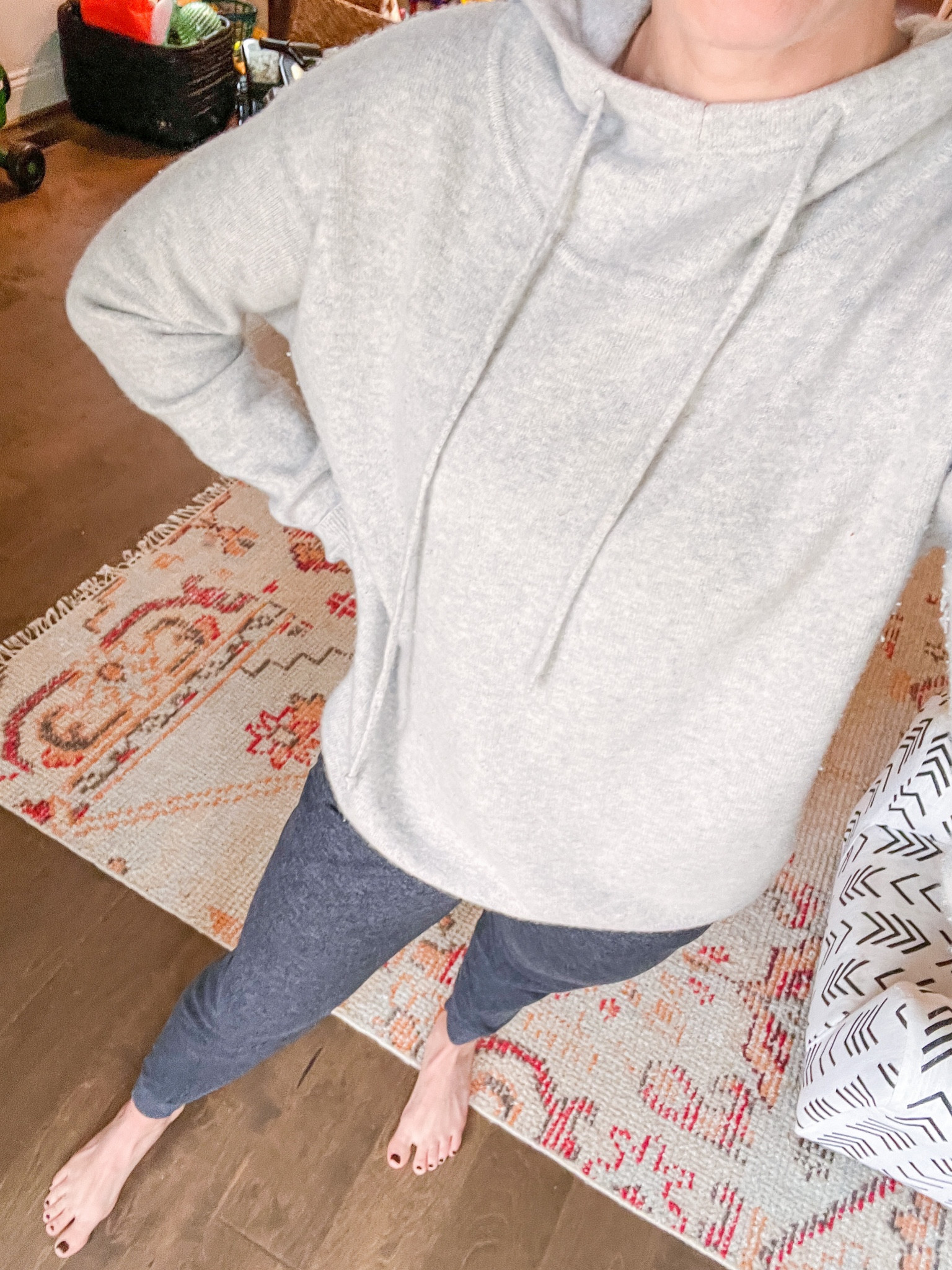 Vuori joggers & cashmere hoodie! Will this be the year I fall in love with athleisure?! 

Wearing a small in the joggers. I think they run a little small. 

The hoodie is a few years old from Nordstrom but I linked similar ones (that are even more affordable!)

#LTKfit #LTKunder100 #LTKSeasonal