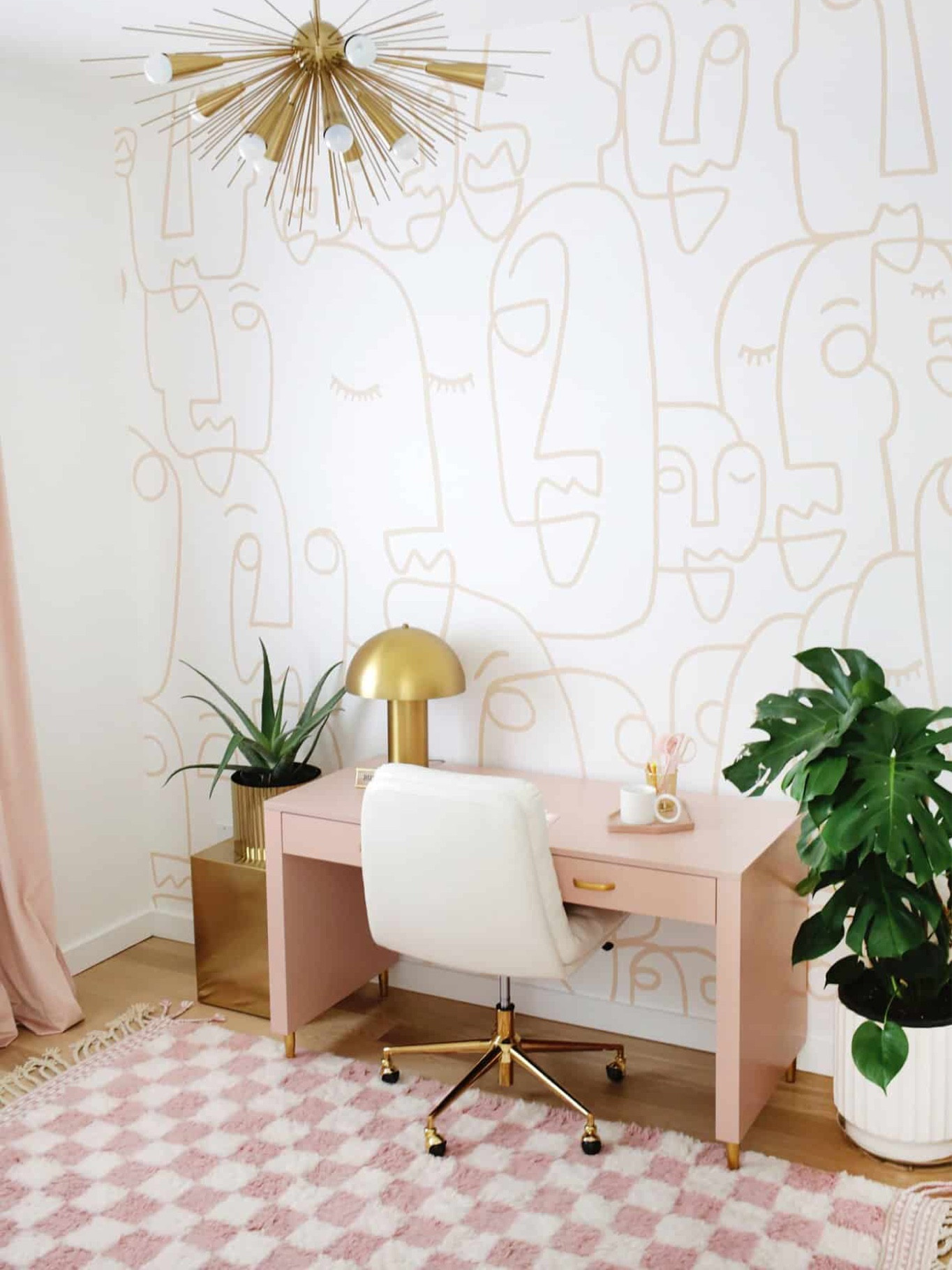 Pink desk office!

#LTKhome