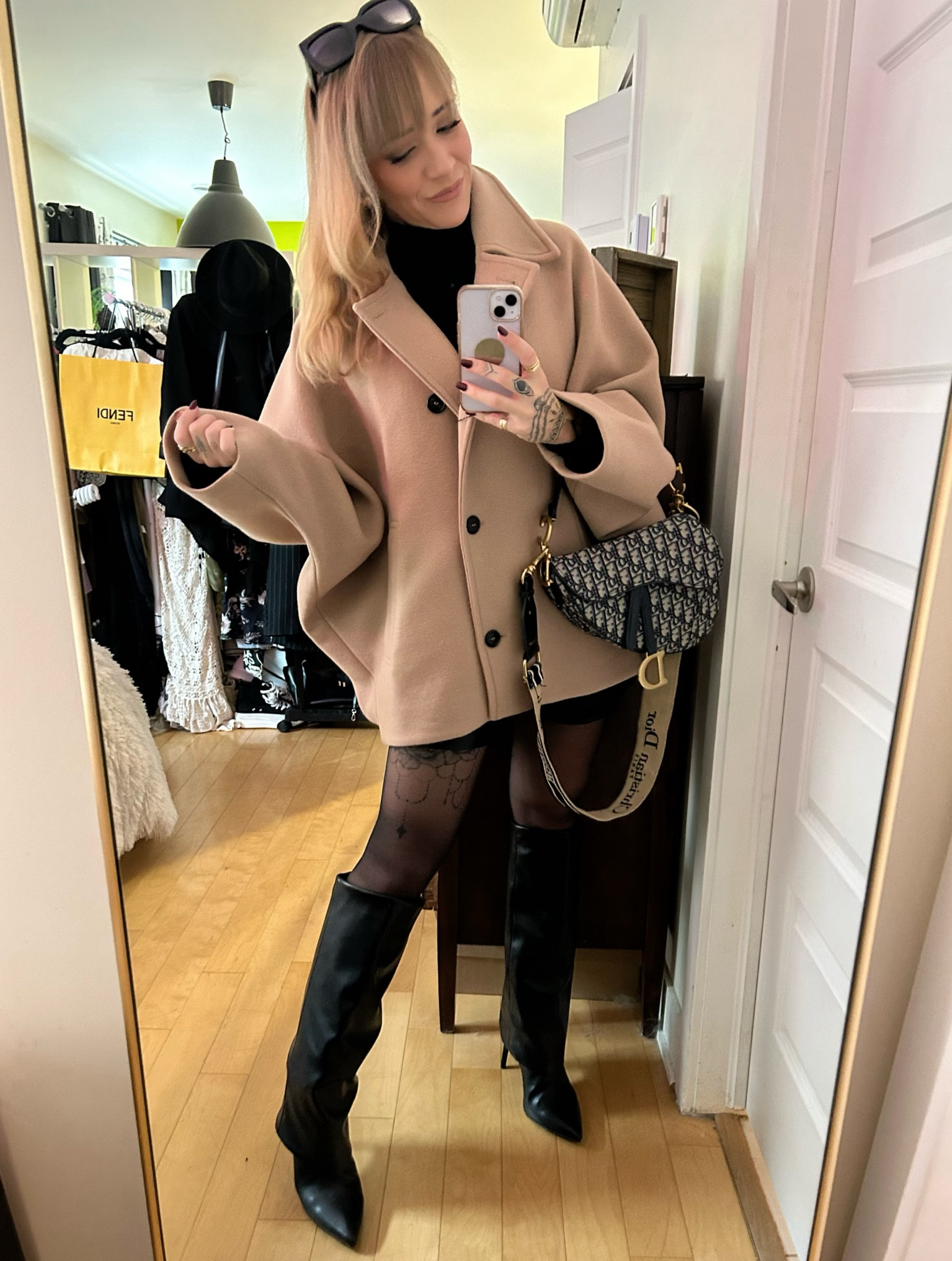 How to be chic this fall 🍁
- - - 
The original coat is from Zara (code: 8353/724)
