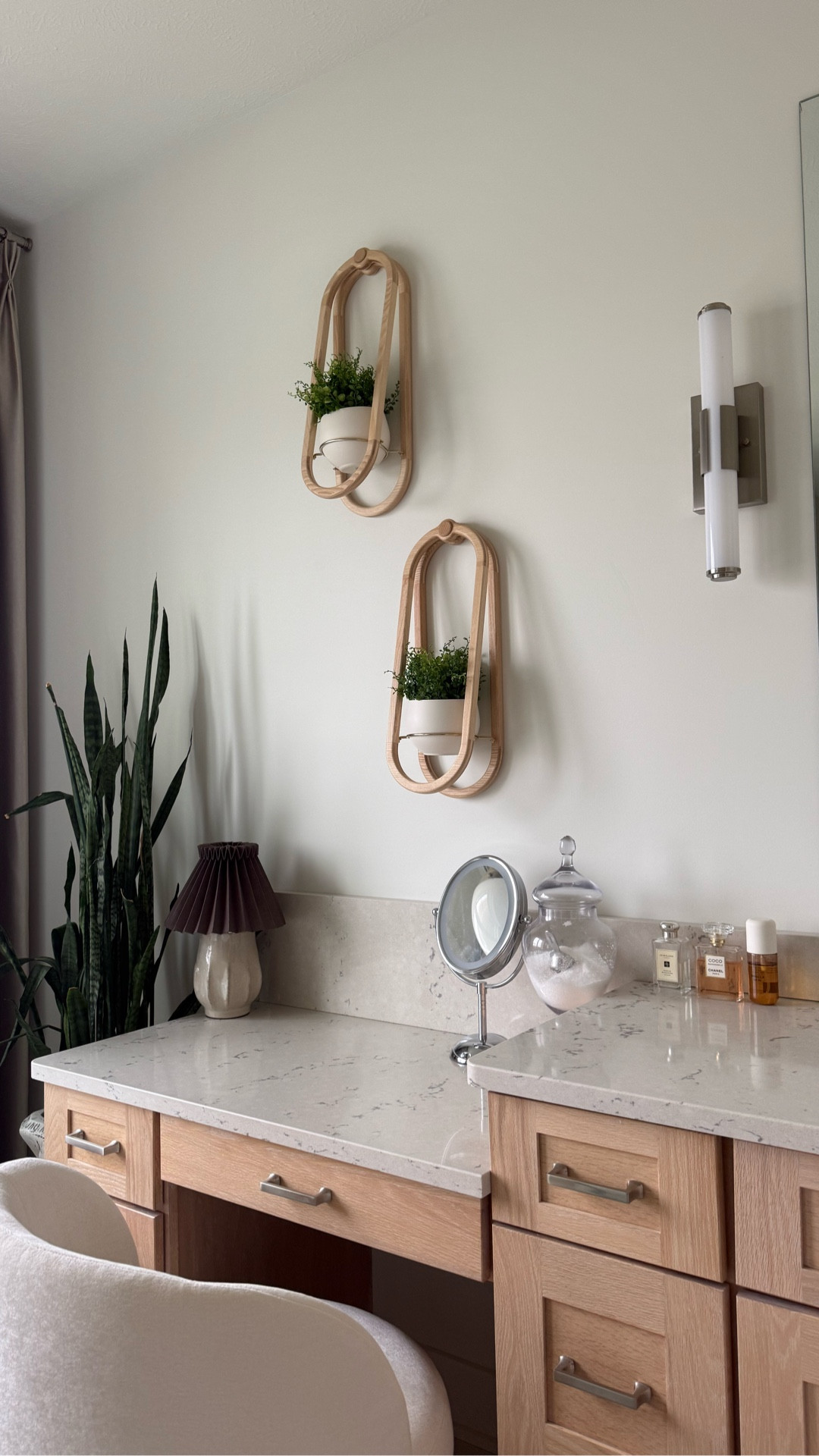 Wait until the end to see how good this jewelry cleaner works!  This was a gift from my Mom I didn’t know I needed.  I had just cleaned my jewelry with soap and a toothbrush a few days before and then I got this.  The water was dirty!  It works so well and was so easy to just toss my jewelry in while getting ready.  Comment SHOP for the the cleaner and cleaning solution.  It’s my new favorite thing!

#whitehouse #homedecorating #giftideasforher #bestgiftever #cleaningandorganizing #masterbathroom

#LTKHome