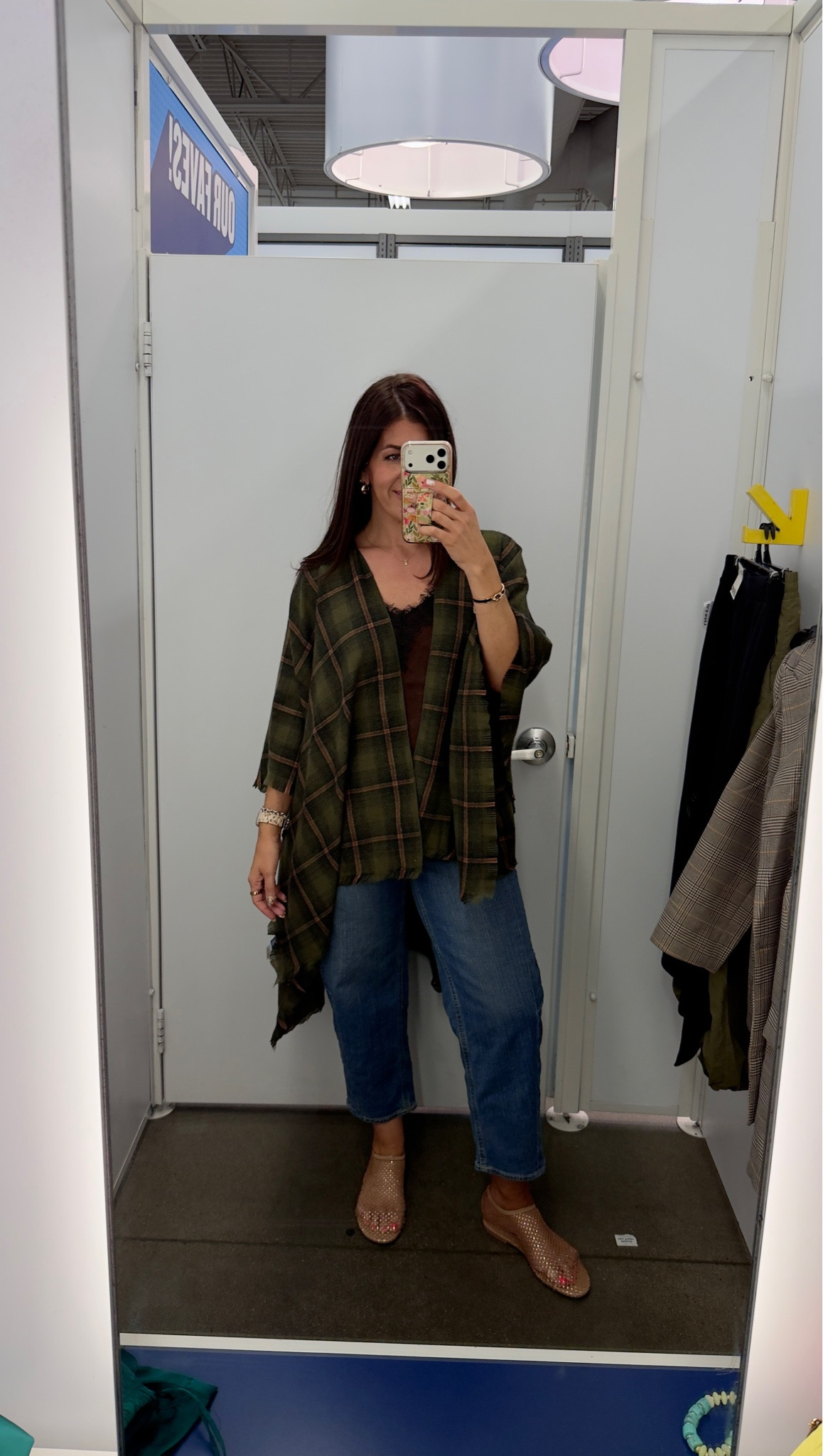Old navy sale
In an 8 barrel jeans- need a 10 tall

#LTKSaleAlert #LTKMidsize #LTKOver40