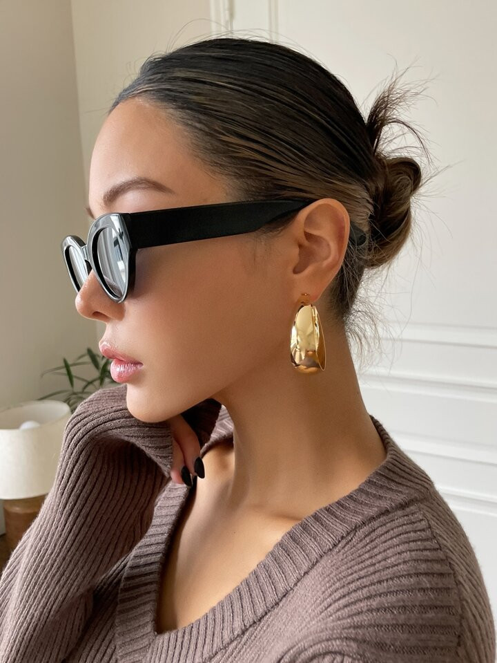 Size
        Size Guide
       one-sizeProduct MeasurementEardrop Height:5.5 cmEardrop Width:4.8 ... | SHEIN