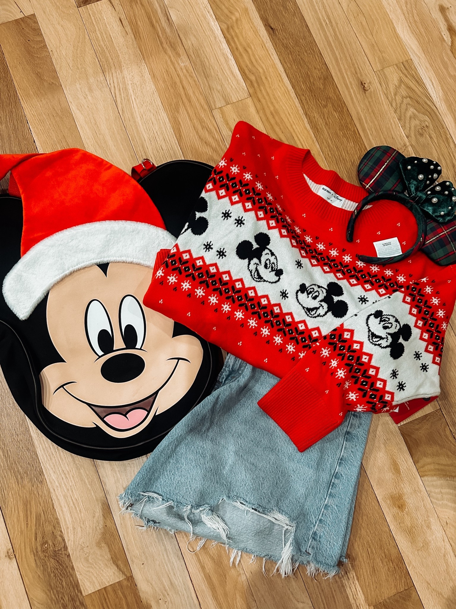 Day 1 OOTD #disneyootd

#LTKHoliday #LTKTravel