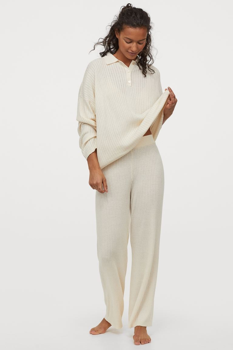 Een ribgebreide broek van een zachte kwaliteit waarin wol is verwerkt. De broek heeft een hoge ta... | H&M (DE, AT, CH, NL, FI)