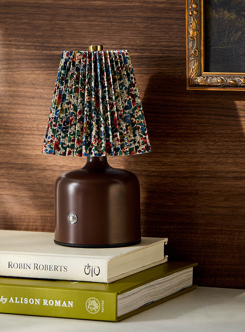 Pleated floral shade rechargeable lamp | Simons