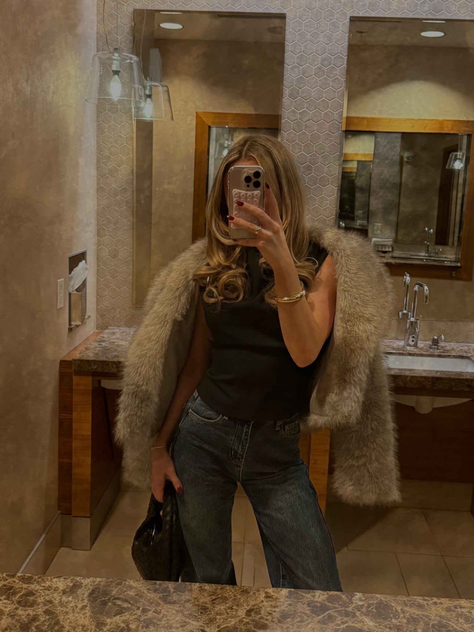 Size small in top, size 4 in jeans 

#LTKItBag #LTKStyleTip #LTKFindsUnder100