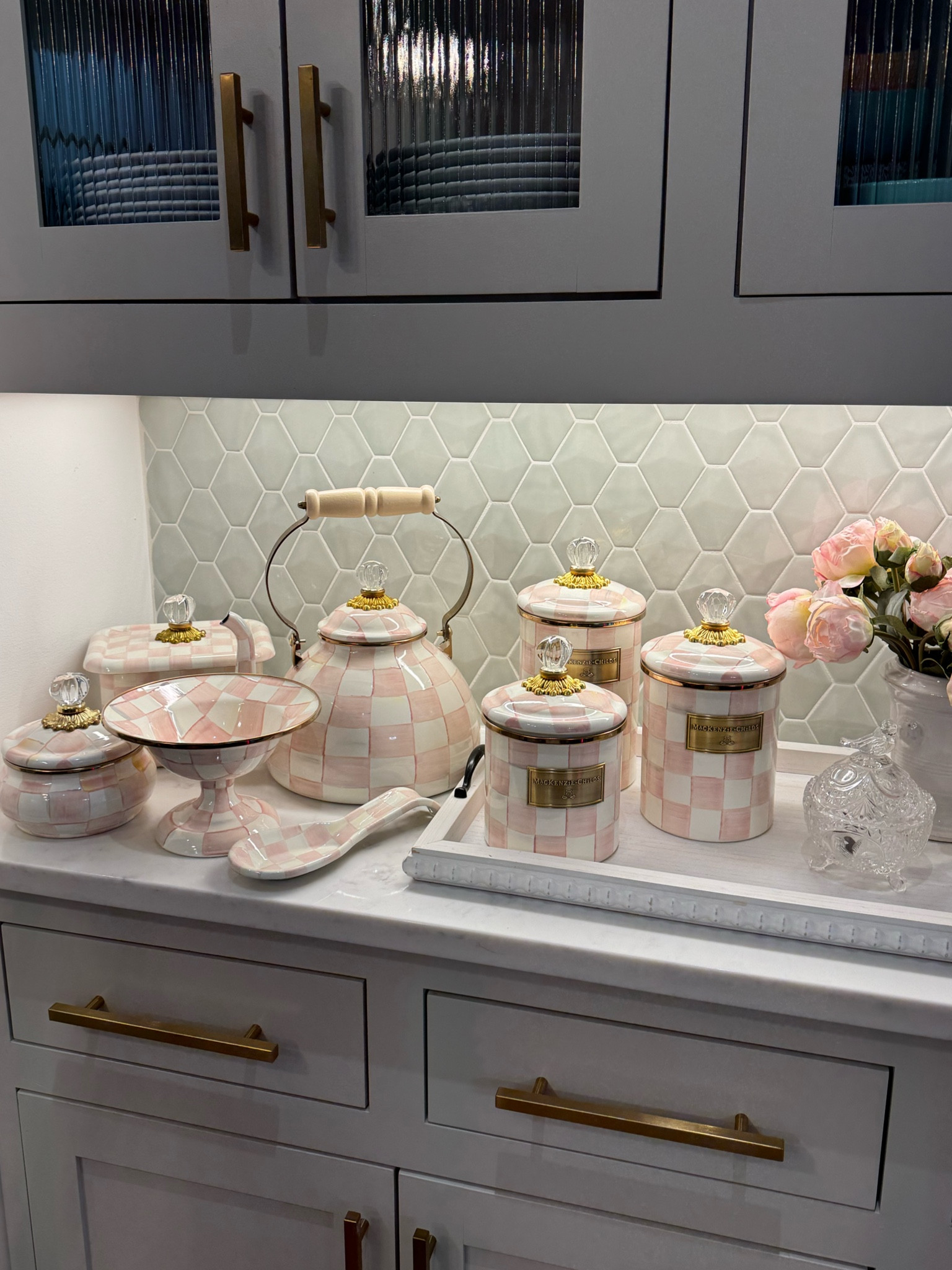 Obsessed with adding touches of pink to my kitchen and this Mackenzie Childs is perfect! 