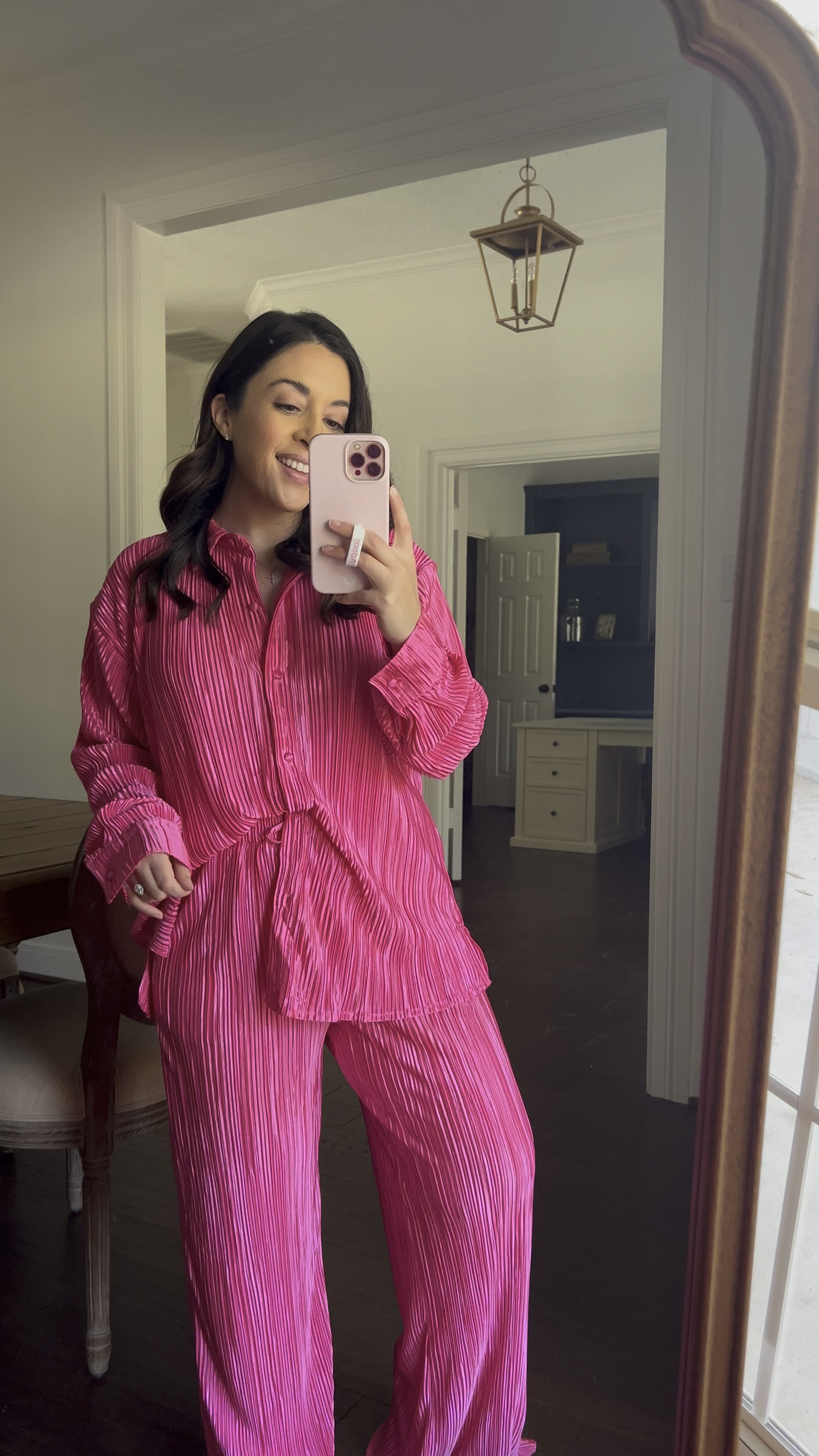 2 piece bright pink or black two piece set maternity. Code Amandawarren for 25% off your order until Feb 2nd!


#LTKbump #LTKbaby