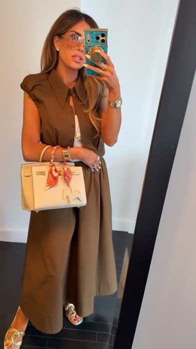 Outfit of the day in NYC! Cute and comfortable set to run errands in!! I’m wearing a small top and XS skirt!

Revolve fashion, Revolve finds, Fall outfits women, Autumn outfits, Teacher outfits, Business casual workwear, Pre-fall outfits, Gemma Beauty, Emily Gemma