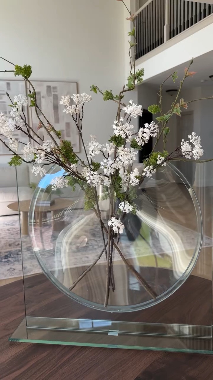 The viral tik tok vase from @zgallerie 

#springdecor #spring #instahome #vase #viral 

Comment SHOP below to receive a DM with the link to this post on my LTK ⬇ https://liketk.it/5YYVY ltkhome

#LTKHome