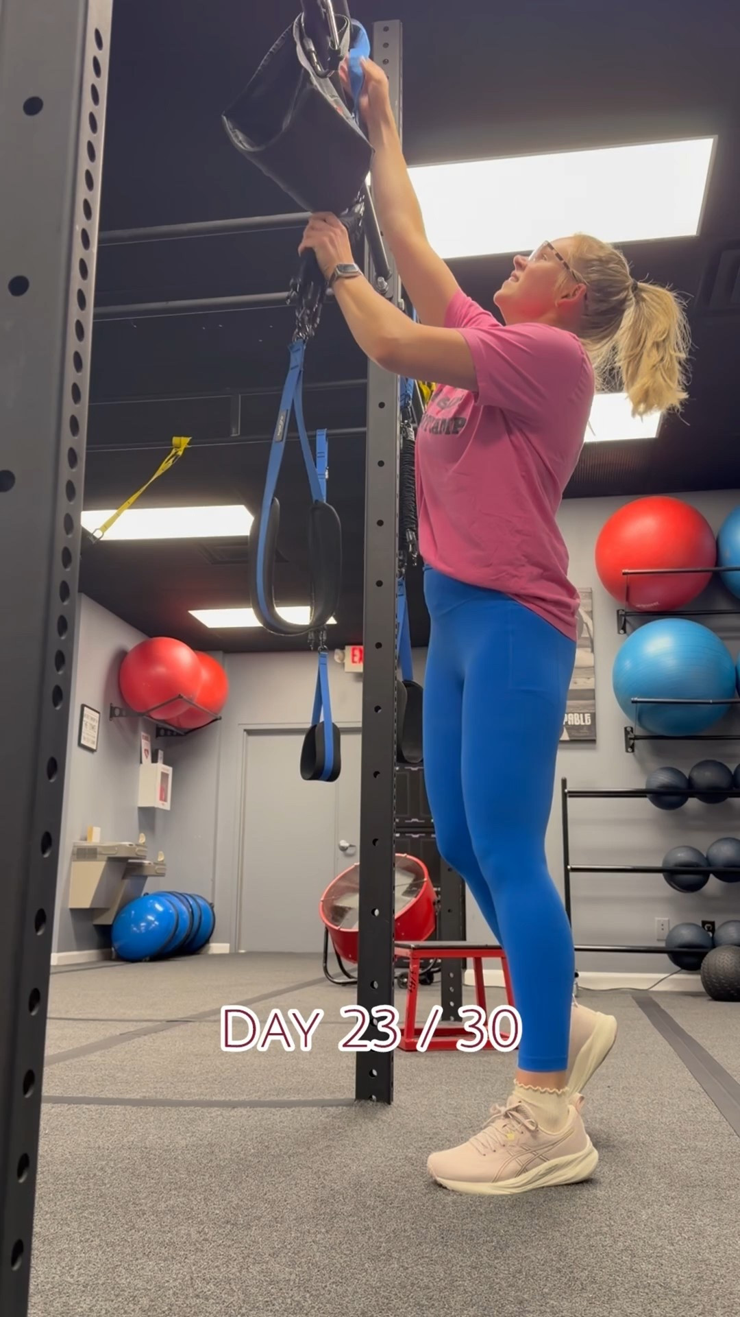 Would you believe me if I told you this was AFTER the shoulders workout?! ⚡️🤭

Shop my favorite bright blue pants on my LTK… click link in bio 🛍️

Leggings / yoga leggings/ workout outfit / gym / workout ootd / fitness / active 



#LTKActive #LTKfitnessgoals