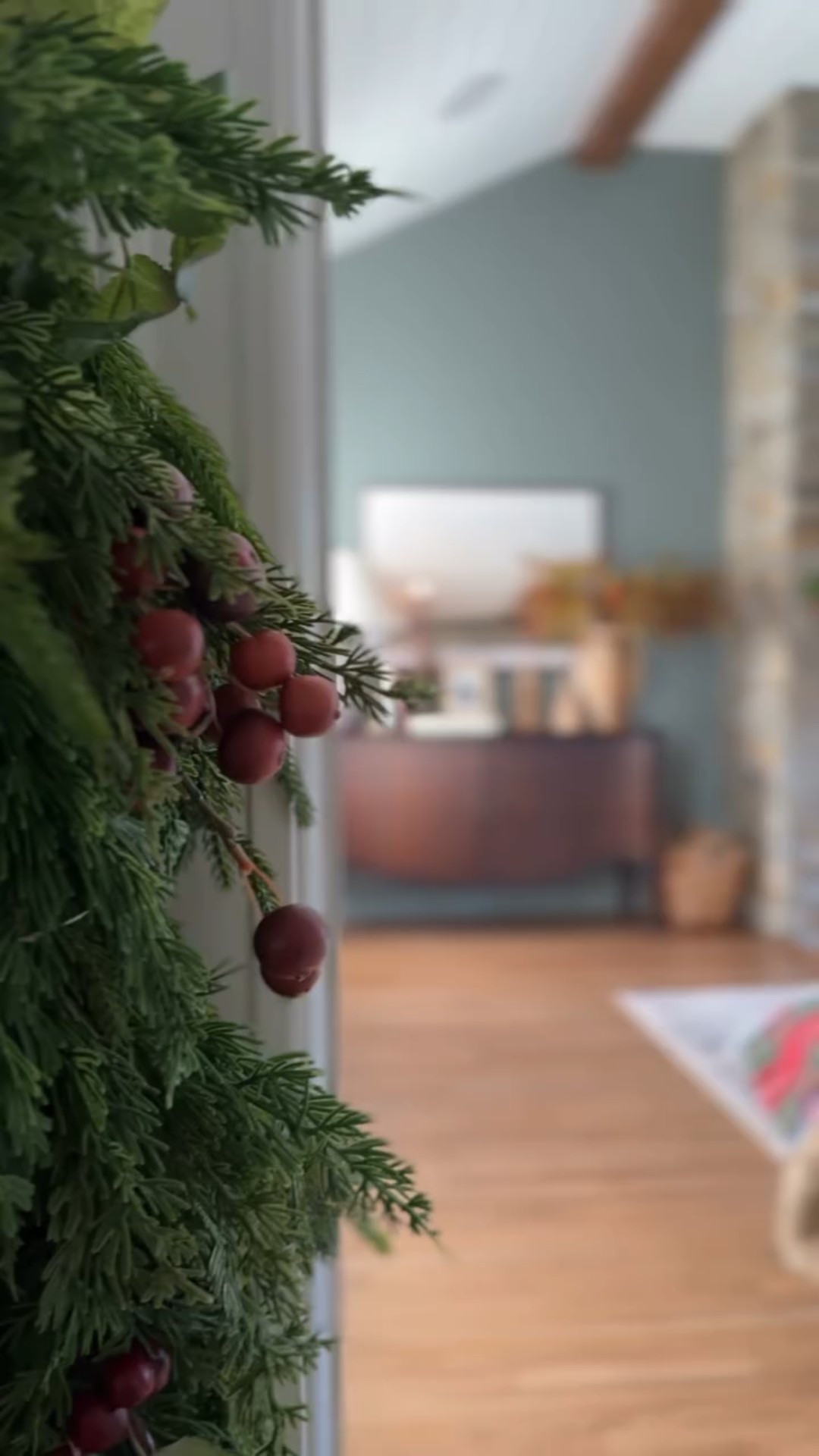 When fall colors meet Christmas decor 🤎🍁🎄🎅🏼

Keeping one of my favorite fall stems and adding golden brown ribbon really tied everything together in this room. The crabapple stems also carry through between the living and tv rooms for a seamless transition 🍎🍂🌲

Christmas Decorating | Christmas Decor | Fall Touches | Christmas 2025 | Reuse What You Have | Holiday Mantel | Christmas with a Touch of Autumn | Christmas Mantel Decorating
