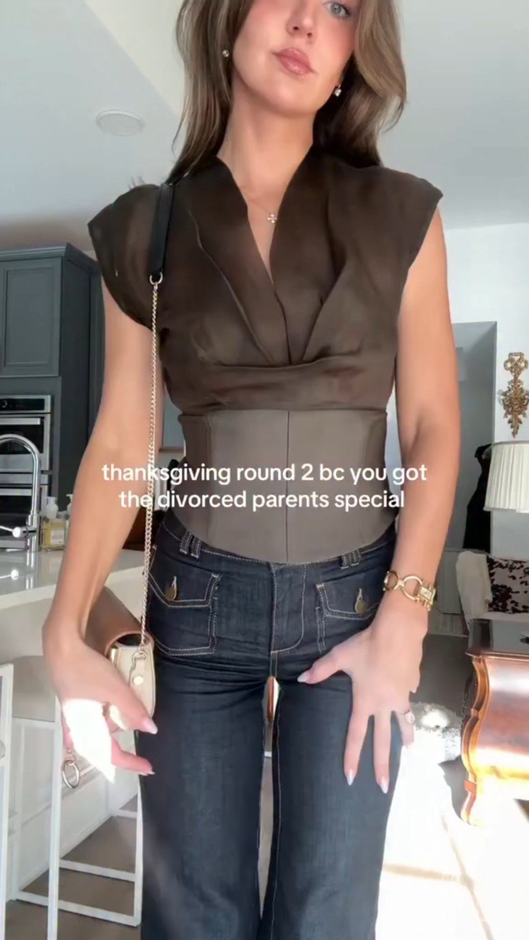 outfit for thanksgiving round 2 (wearing size 0 in top and 24 in jeans but could go up a size and would still be fitted!)

#divorcedparents #outfitcheck #falloutfit