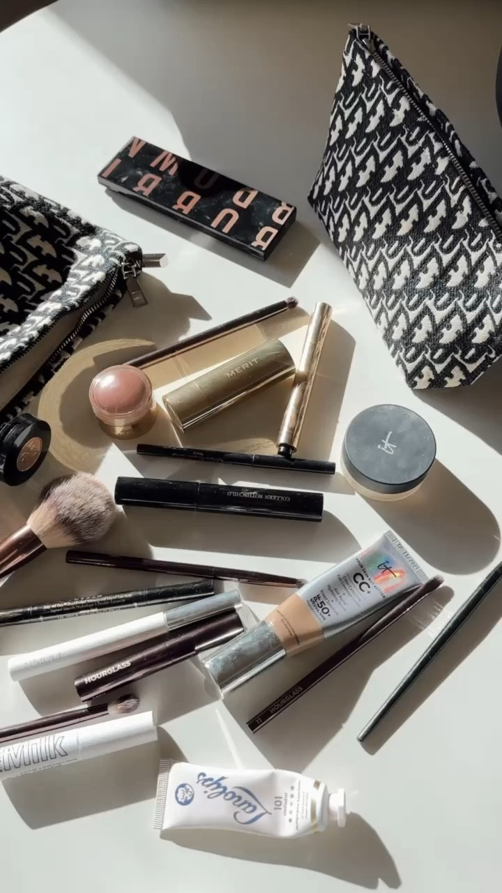 What’s in my makeup bag ✨

#LTKFindsUnder100 #LTKBeauty #LTKTravel