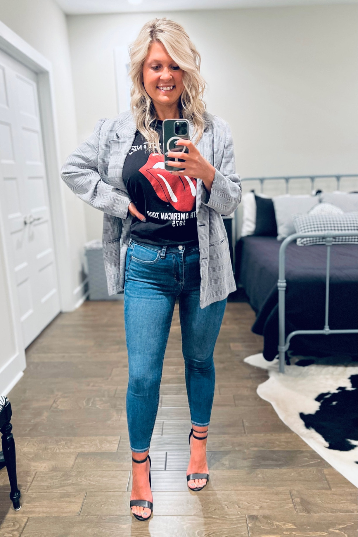 doesn’t a graphic t and a blazer just look so good?!? && of course the perfect shoe?!? 🖤 

#LTKstyletip #LTKworkwear #LTKshoecrush