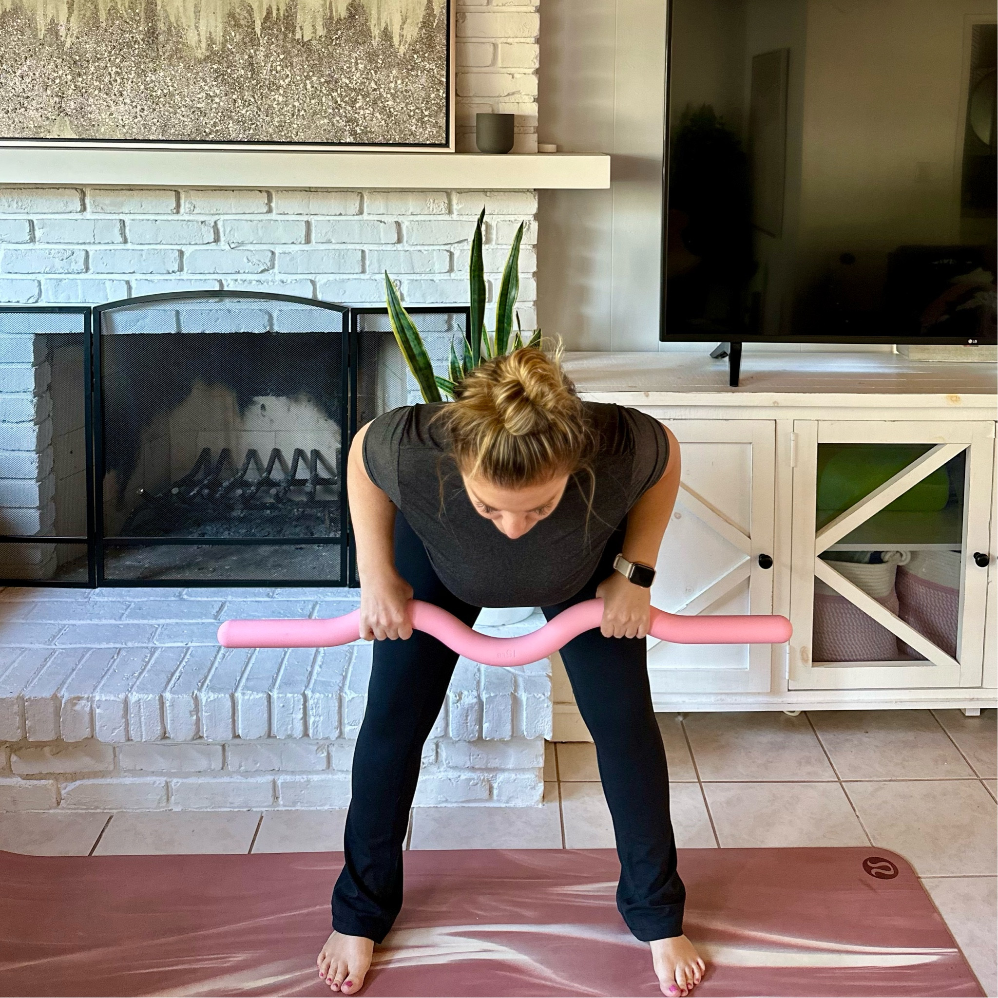 Strength training has been a key part of working on my frozen shoulder(s). I’ve been using this 15 lb @bala bar as a key part of my routine. It’s the perfect weight for adding some weight without overdoing it and causing more inflammation. Over and underhand rows, bicep curls, and overhead presses are some of my favorite exercises to add in my routine. What other exercises would you add?
@bala 

#LTKFitness