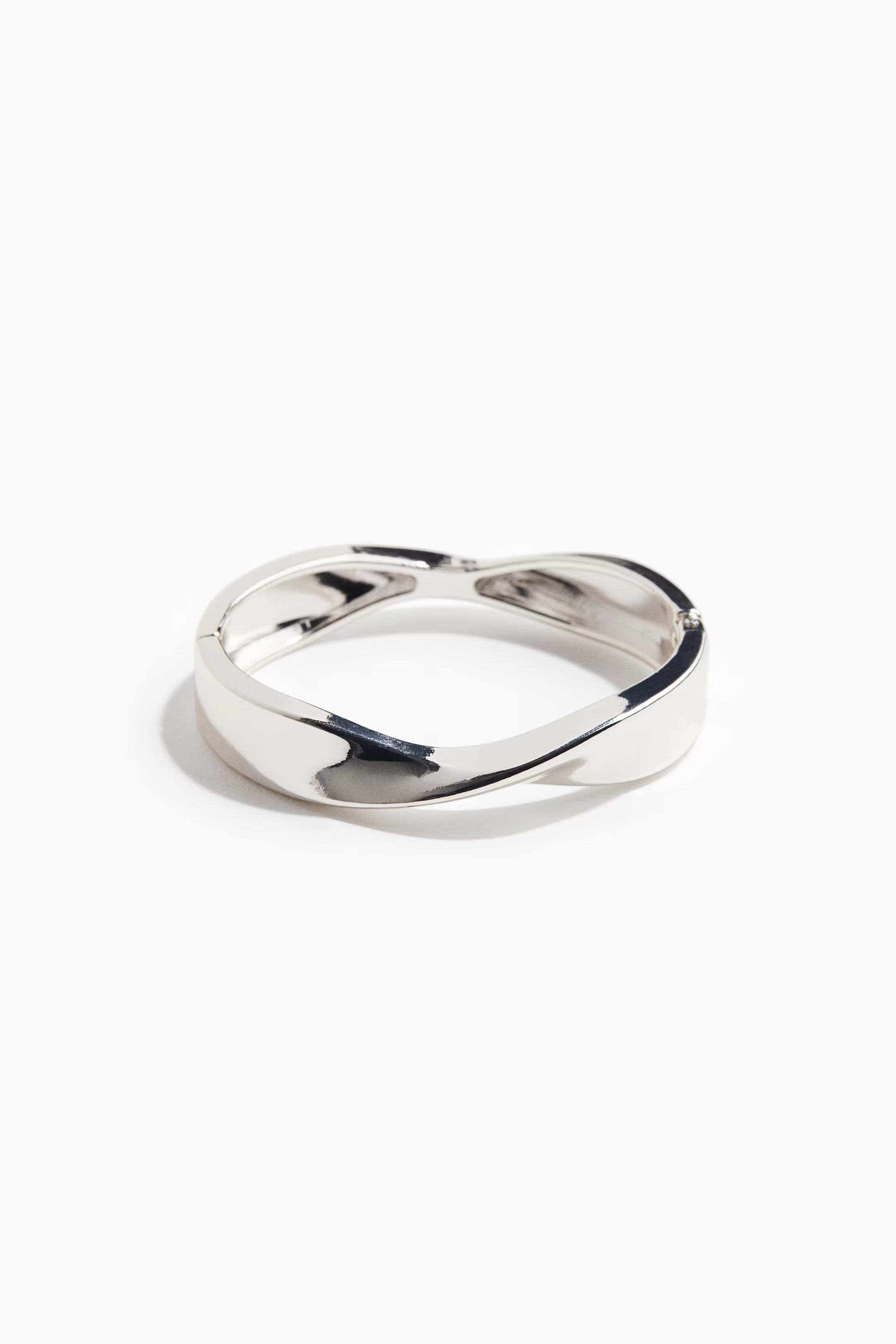 Twisted hinged bangle | H&M (UK, MY, IN, SG, PH, TW, HK)