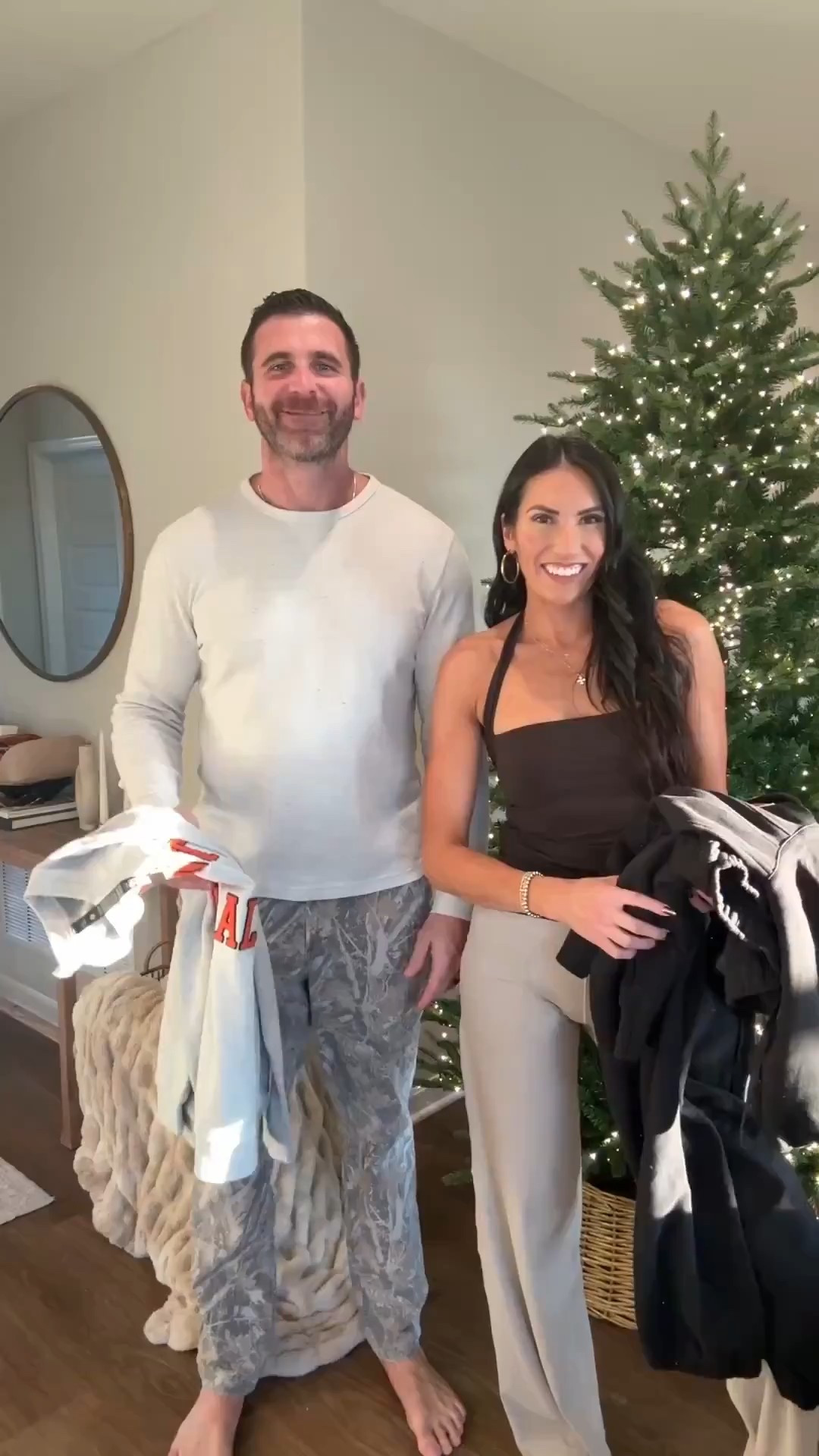 Game day rule #1: you don’t need to know what a first down is to look cute on the couch 🧡🏈 @fanatics
Repping our Bengals in the coziest Lululemon NFL set — snacks, sass, & moral support included 🍿Comment SHOP to get all details sent to your DMs 🖤 
#fanatics #lululemon #NFL #FamClub #ad #NFLCollection #BengalsNation 
