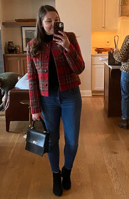 A fun and festive look 🎄 I love this tartan lady jacket 