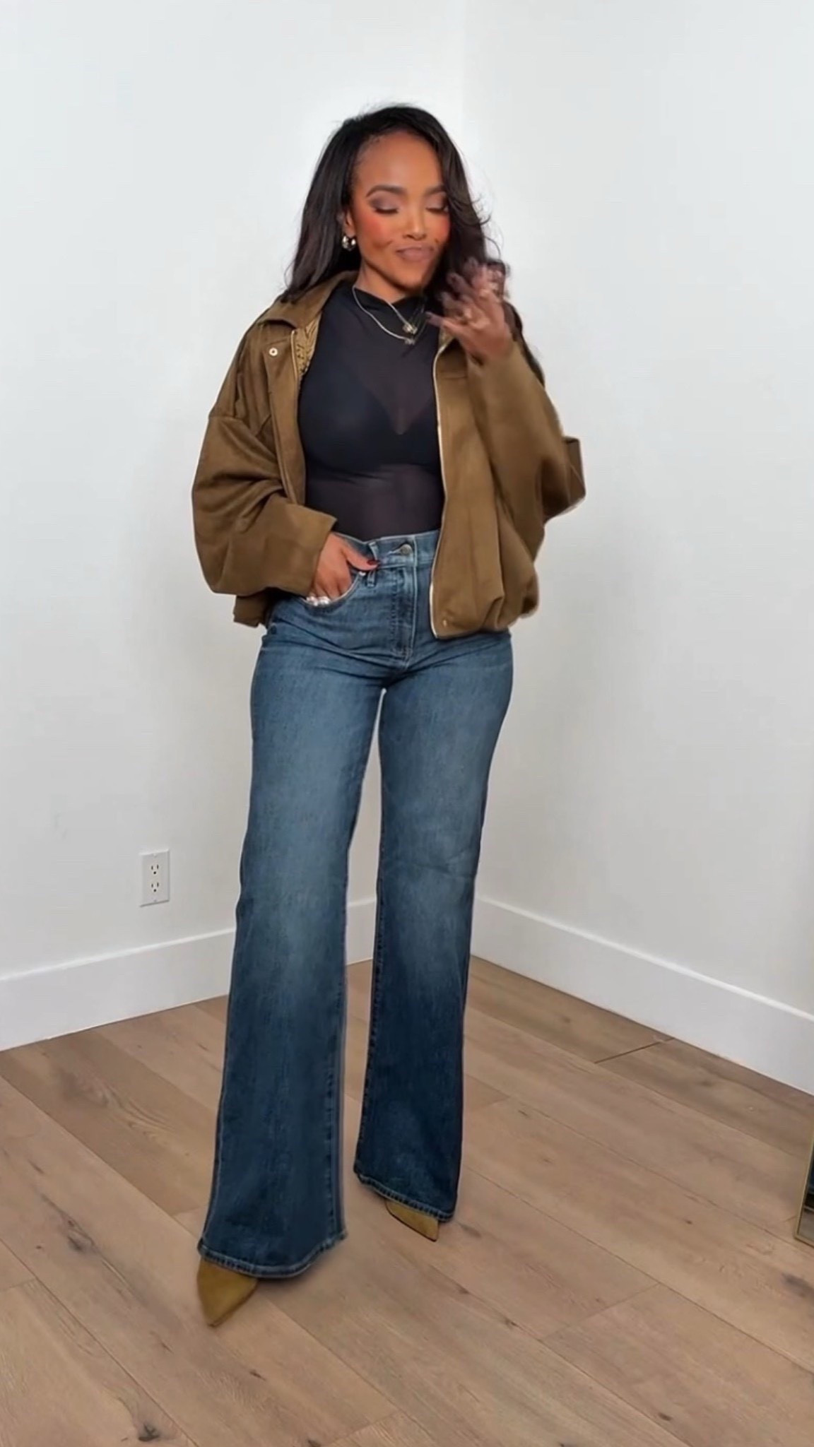A look that feels relaxed but still put-together — I styled classic wide-leg denim from @Express with a lightweight knit and pointed heels for just enough polish. Simple, neutral, and so easy to recreate with staples you already own.

Perfect for everyday errands, casual plans, and elevated daytime wear.

📏 Sizing: Top (Small) • Jeans (27 Long) • Heels (TTS)
📏 Measurements: 5’4” • 138 lbs • 34D • 27” waist • 40” hips

Wide-leg denim outfit ideas, neutral winter layers, elevated casual style, everyday basics for women, minimal effortless outfits, polished denim looks.

✨ Everything linked below for easy shopping

Follow me on Instagram and YouTube @kirasfashionfinds

#LTKootd #LTKPetite