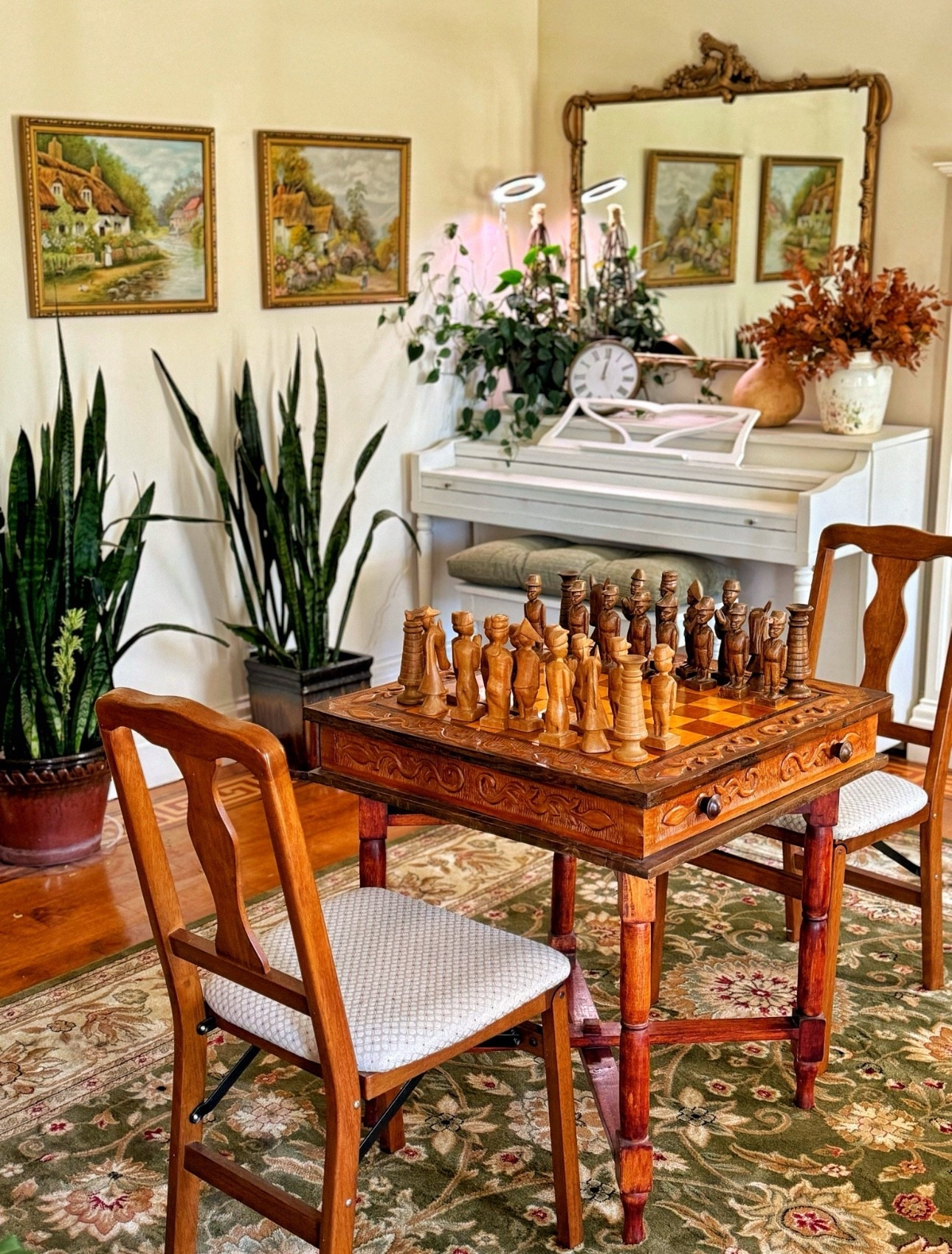 Vintage vibes in my cozy front entry hall. I’ve been moving our antique chess set around our home to find the perfect spot for it and love it in here! We call it the chess room now. 🪴



#LTKSaleAlert #LTKSeasonal #LTKHome