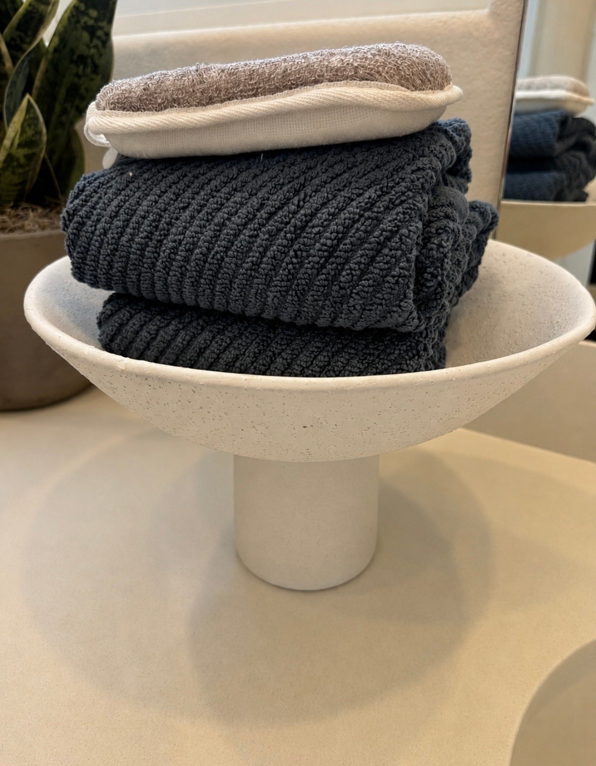 ✨ my popular footed bowl sold out 

but I found a very similar style for only $26 and it’s giving the same elevated designer look 🤎

such a pretty piece for kitchen islands, bathrooms, coffee tables, consoles, or shelf styling ✨

#LTKdayinmylife