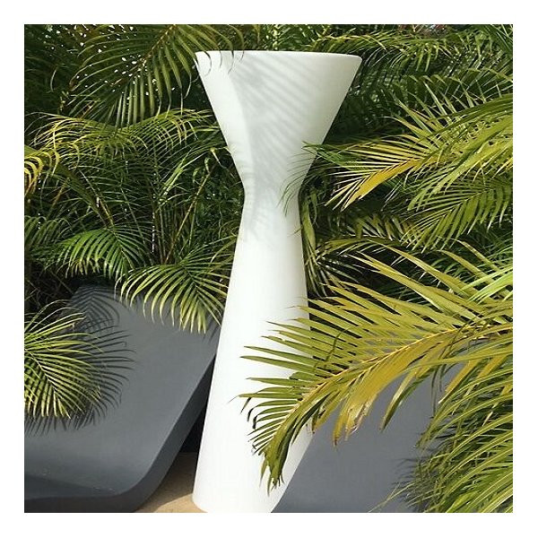 Azuka LED Outdoor Floor Lamp


   
      
			by Artkalia | Lumens