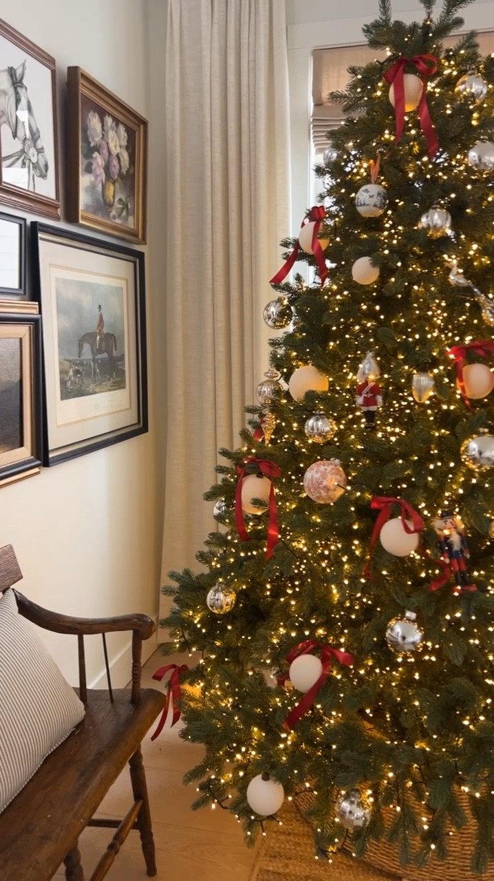 Christmas tree, realistic faux tree, 7.5’ king of Christmas tree, twinkle lights, cluster lights, Amazon holiday decor, Black Friday, cyber Monday sale, Homebyjulianne nostalgic traditional Christmas finds, cottage home decor inspo 

#LTKSeasonal #LTKHoliday #LTKCyberWeek