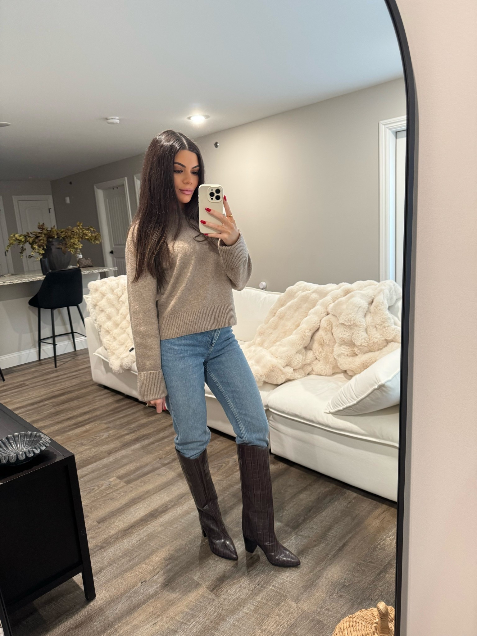 Schutz, maryana boots, Abercrombie jeans, Abercrombie sweater, Abercrombie outfit, chocolate boots, dark chocolate boots, brown boots 

#LTKShoeCrush #LTKStyleTip #LTKSeasonal
