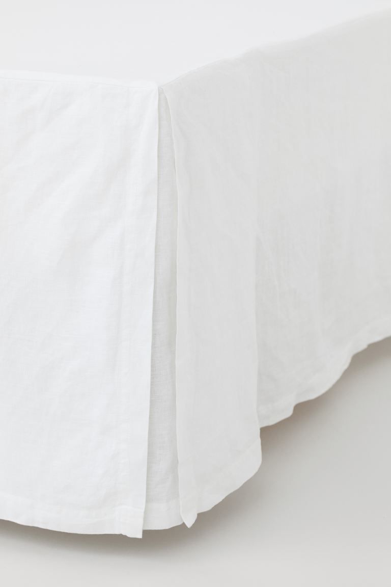 Bedskirt in washed, woven linen fabric with top section in a woven cotton blend. Skirt on three s... | H&M (US)