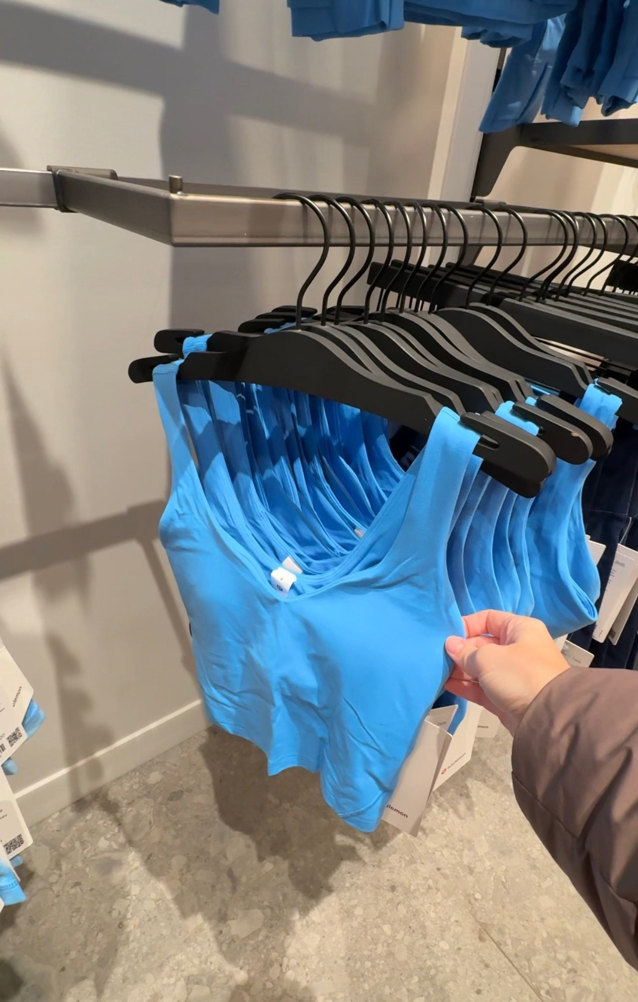 Ocean wave align tank 


#LTKActive #LTKSeasonal #LTKootd