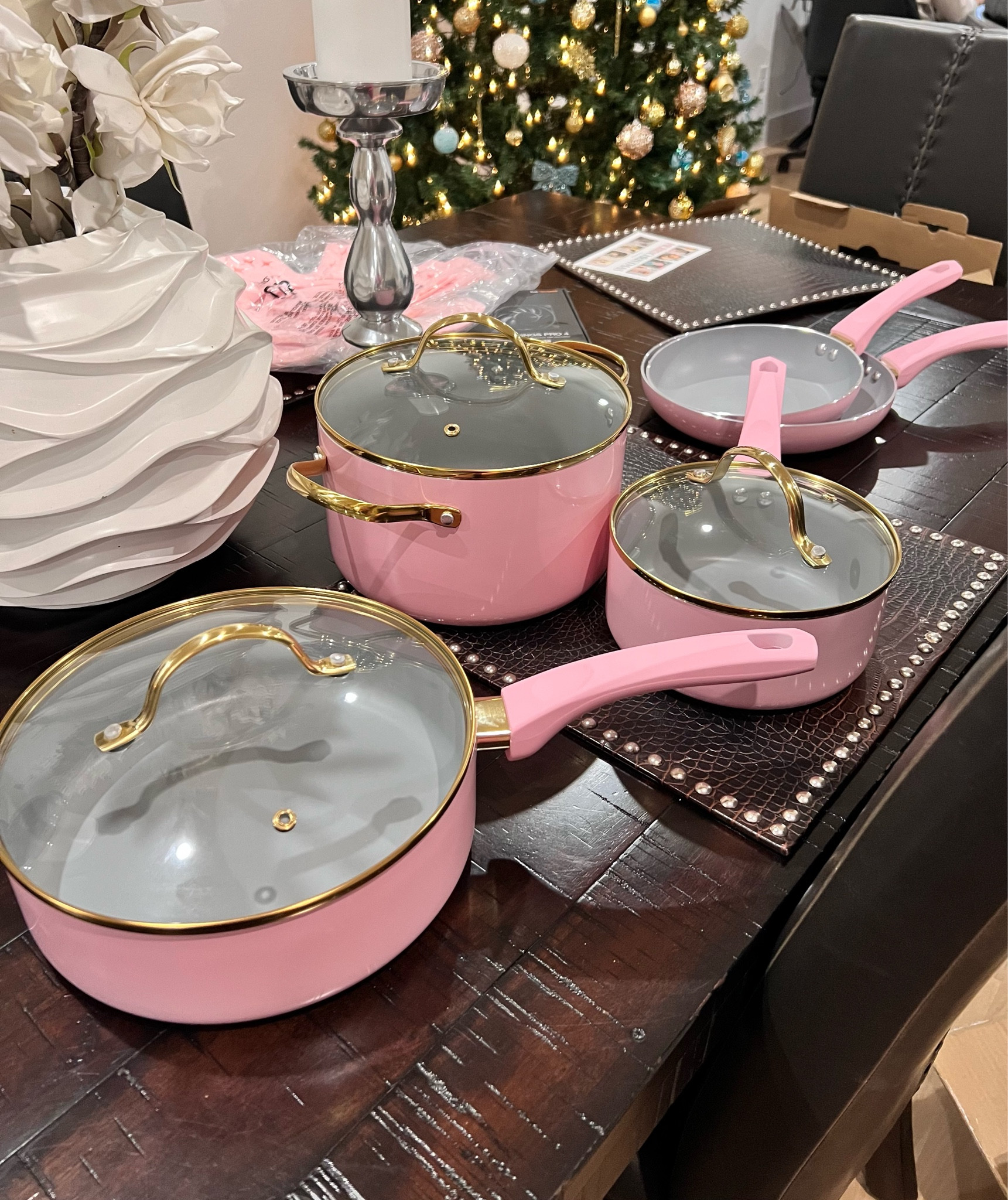 Paris Hilton Epic Nonstick Pots and Pans Set, Multi-Layer Nonstick Coating  Pink