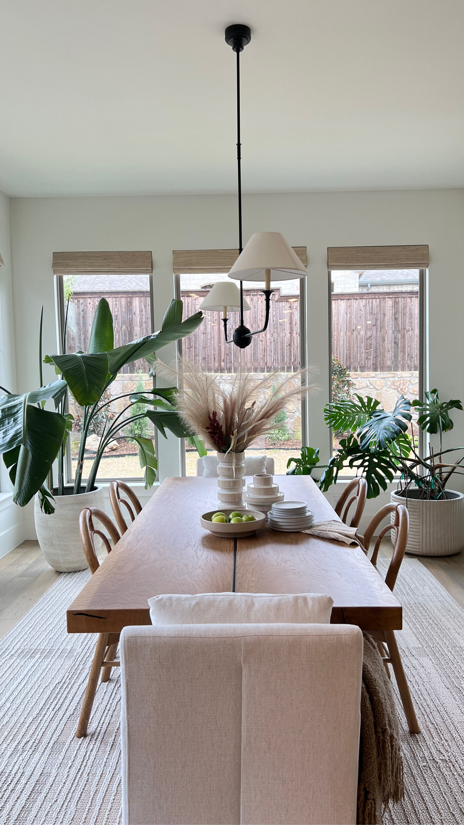 Light-filled dining room vibes!
#diningroom #modernorganic

#LTKhome