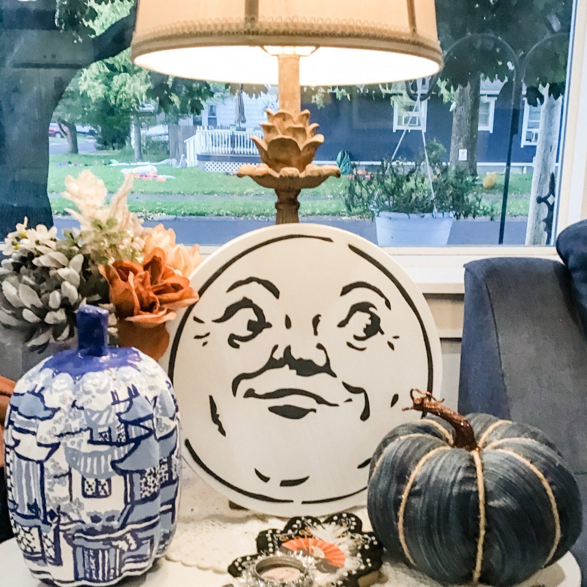 Blue and white chinoiserie pumpkins are sure to leave a lasting impression!

Read more 👉 https://bit.ly/DIYBlueAndWhitePumpkin

#FallDecor #ManInMoon

#LTKSaleAlert #LTKSeasonal #LTKHome