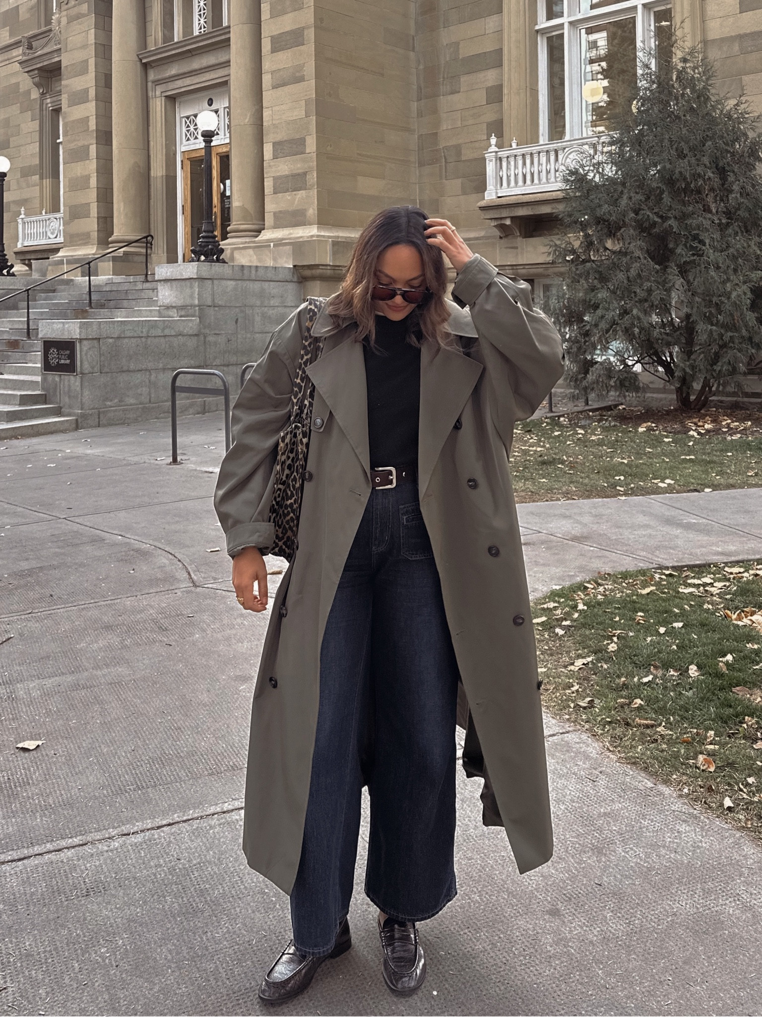 Fall outfit idea:

-The Frankie Shop oversized olive green trench, similar linked. 
-Abercrombie black sweater, I have a medium. 
-Old Navy dark wash baggy wide leg jeans, I have a size 8. 
-Massimo Dutti brown leather loafers. 
-Ganni leopard print tote bag. 
-Celine Triomphe rounded sunglasses. 



#LTKstyletip #LTKcanada #LTKautumn