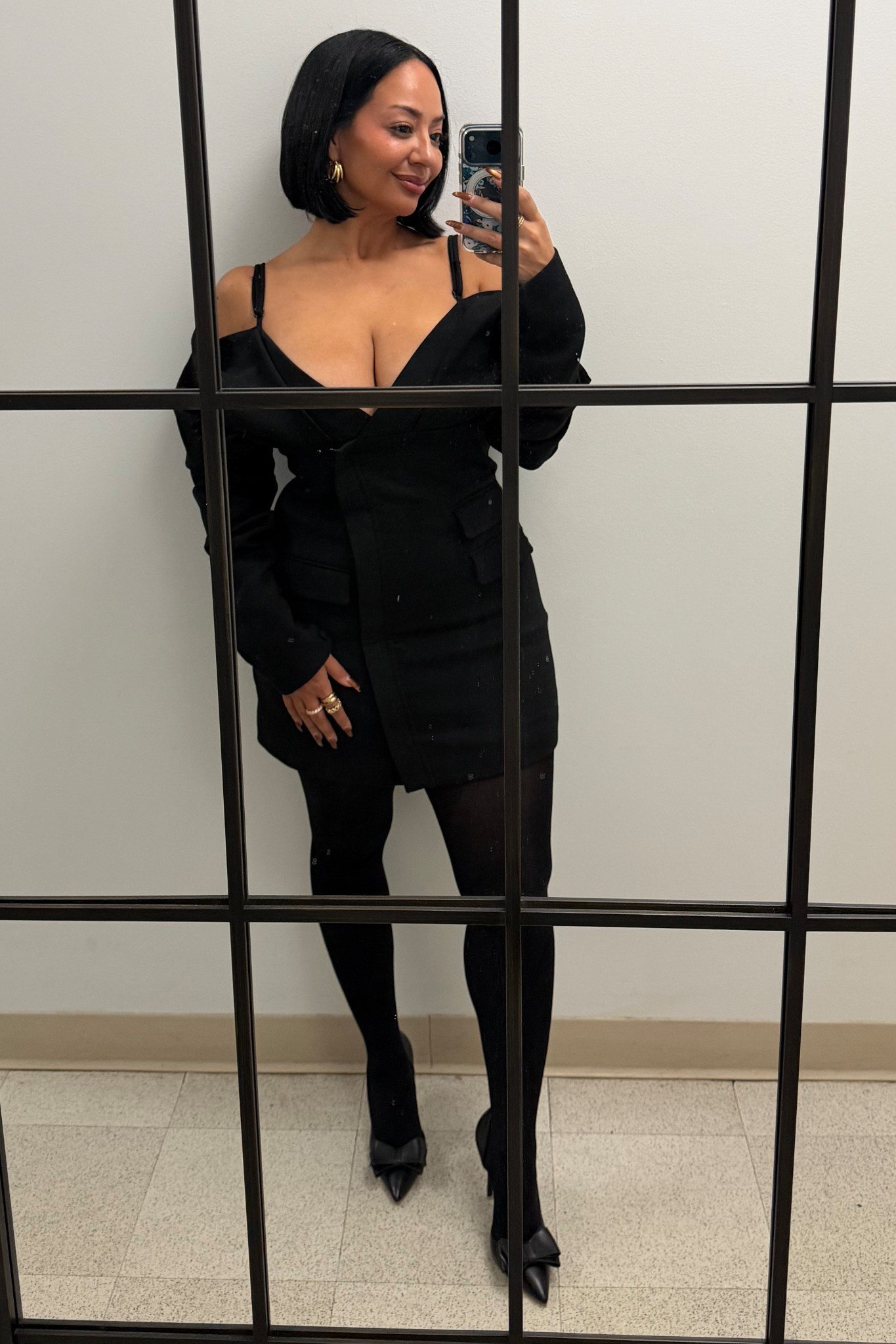 ALL BLACK 🖤 

Dress: Very light stretch, fits true to size 

date night outfit
holiday outfit 
girls night outfit 
monochromatic 

#LTKPetite #LTKootd #LTKOver40