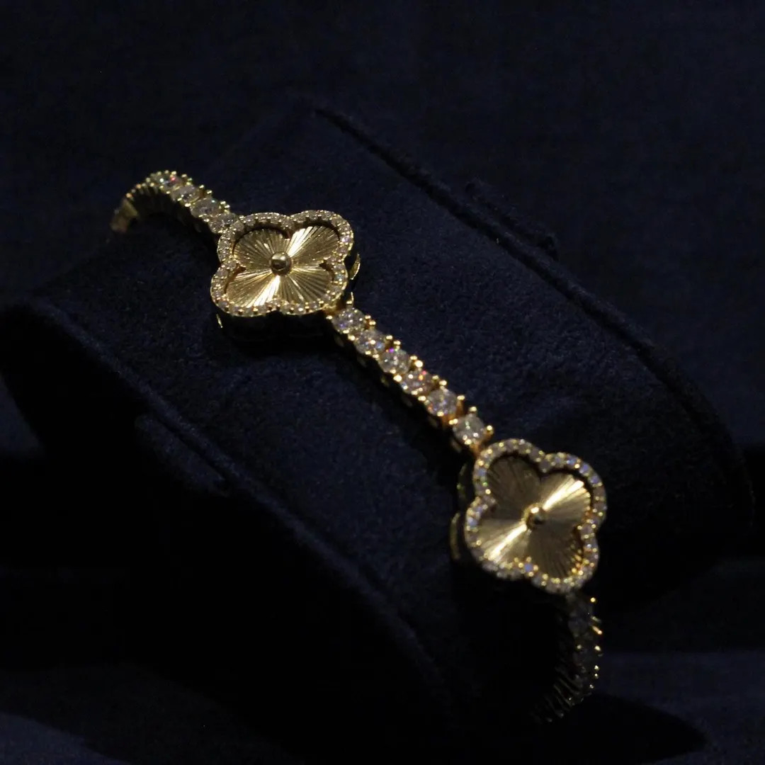 Certified VVS1 Moissanite Clover Bracelet - Gold - Etsy | Etsy (US)