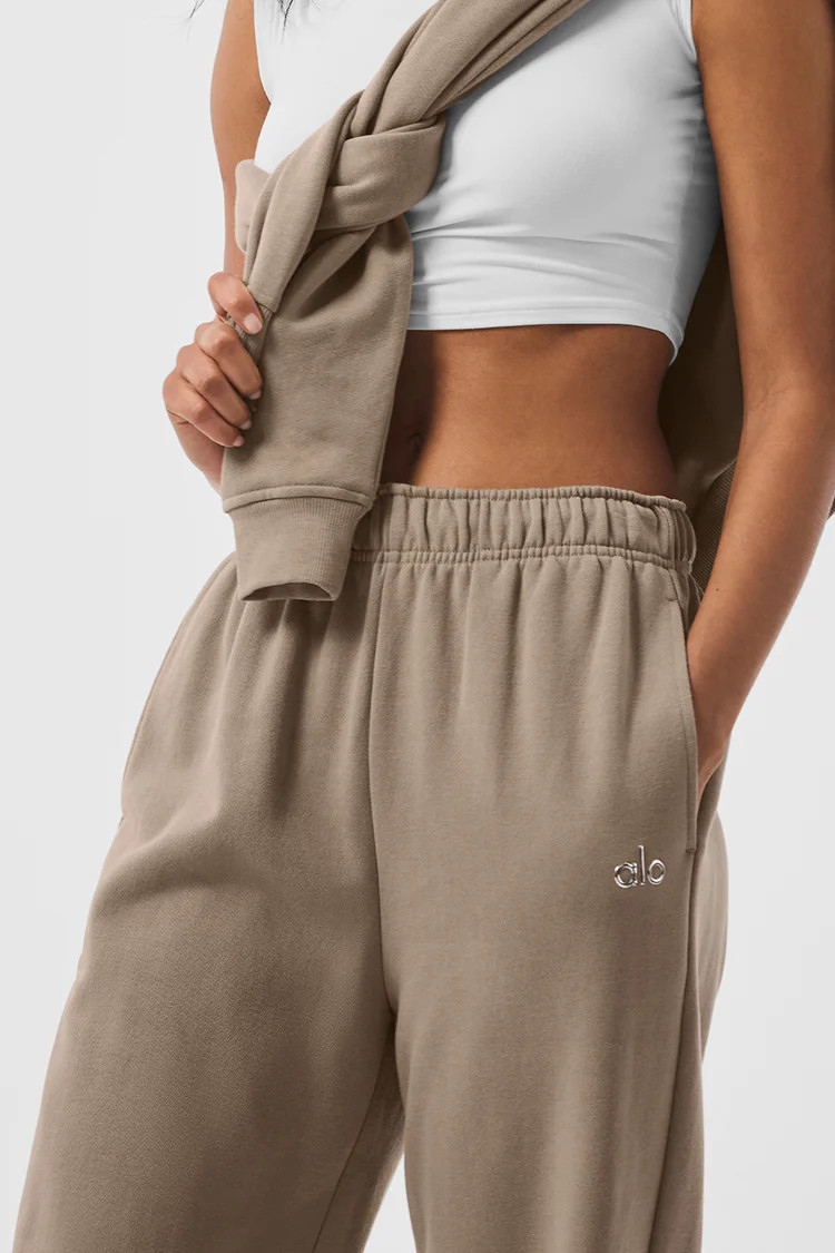 Accolade Straight Leg Sweatpant | Alo Yoga (US)