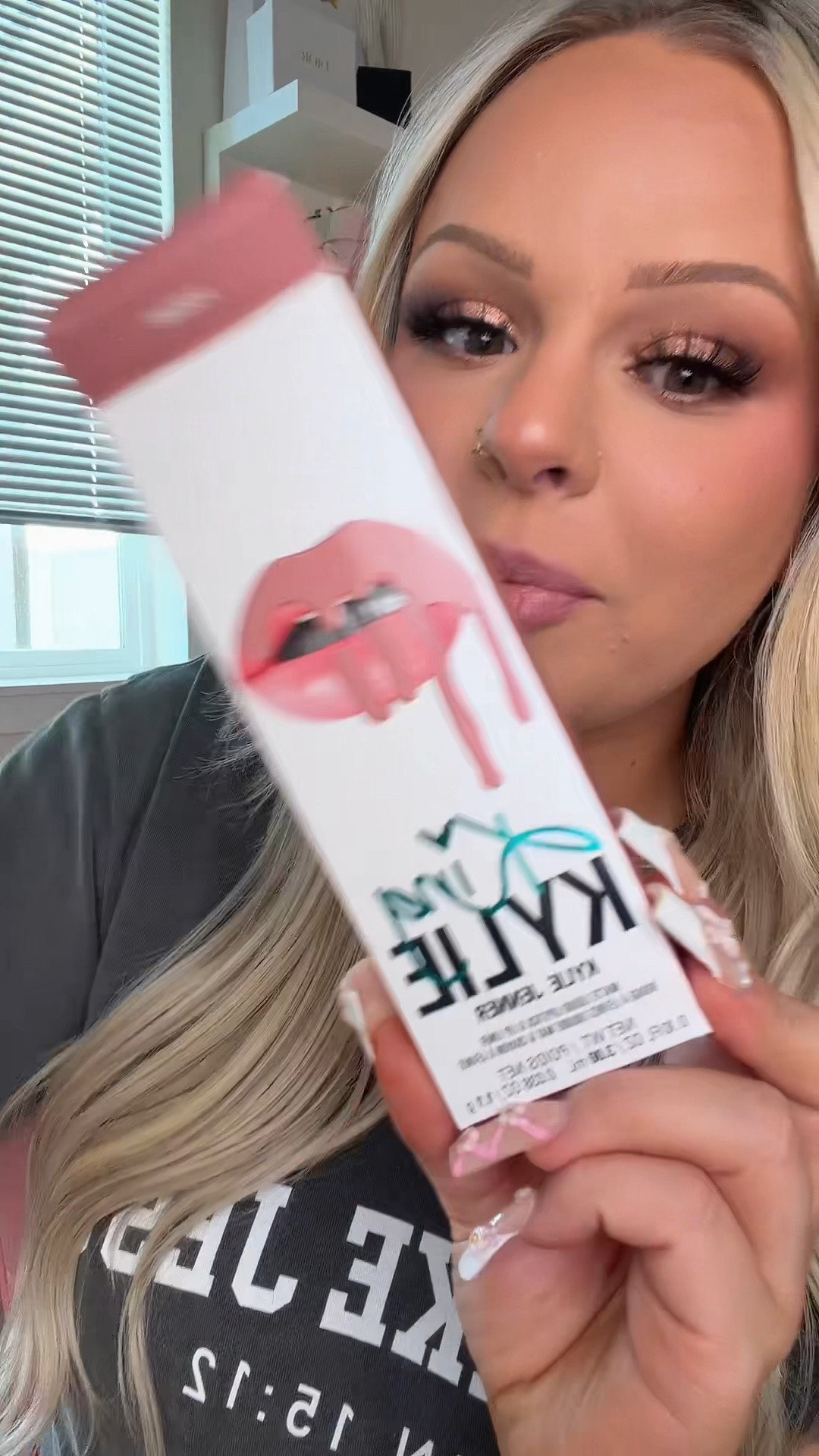 This lip combo by Kylie is EVERYTHING! And it’s the OG Matte look that stays on all day!! So pretty! Wearing the shade ”a decade” I linked it below for you! ✨💕