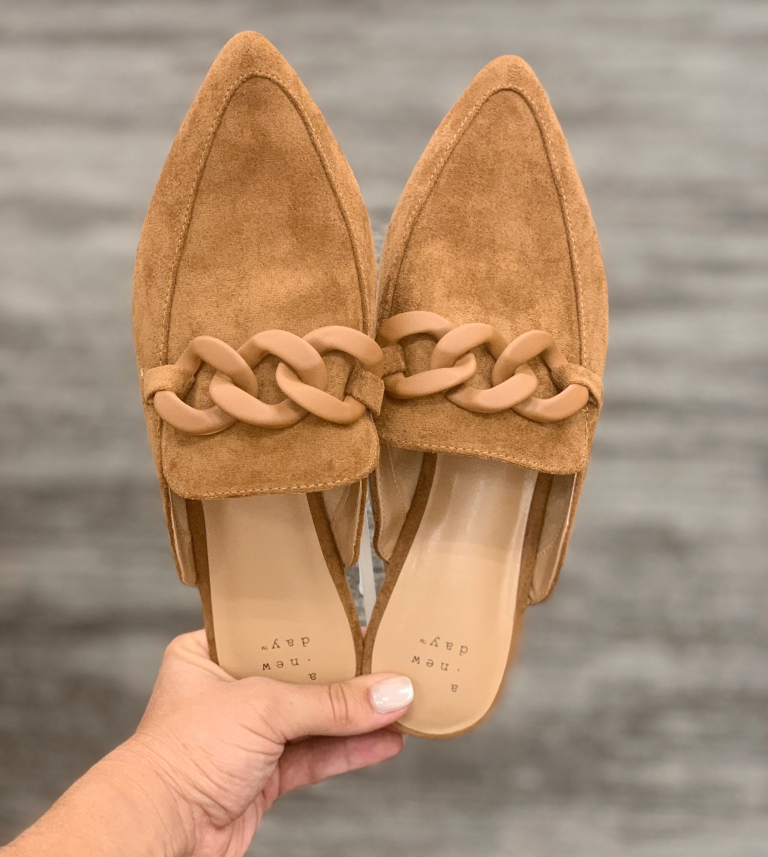 The matte chain, the memory foam, the color and comfort…the perfect Fall shoe is now at Target 🤎🍁

#LTKSeasonal #LTKFind #LTKshoecrush