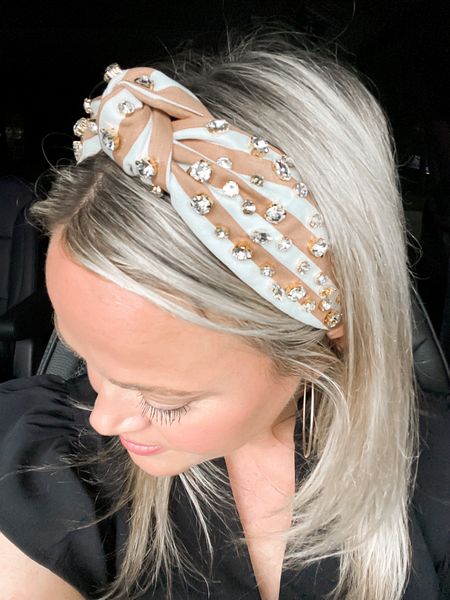 The most comfortable under $15 headband from Amazon! Comes in so many color options.

Amazon find 
Amazon beauty
Beauty
Travel outfit
Vacation outfit
Vacation outfit 

#LTKsalealert #LTKFind #LTKbeauty