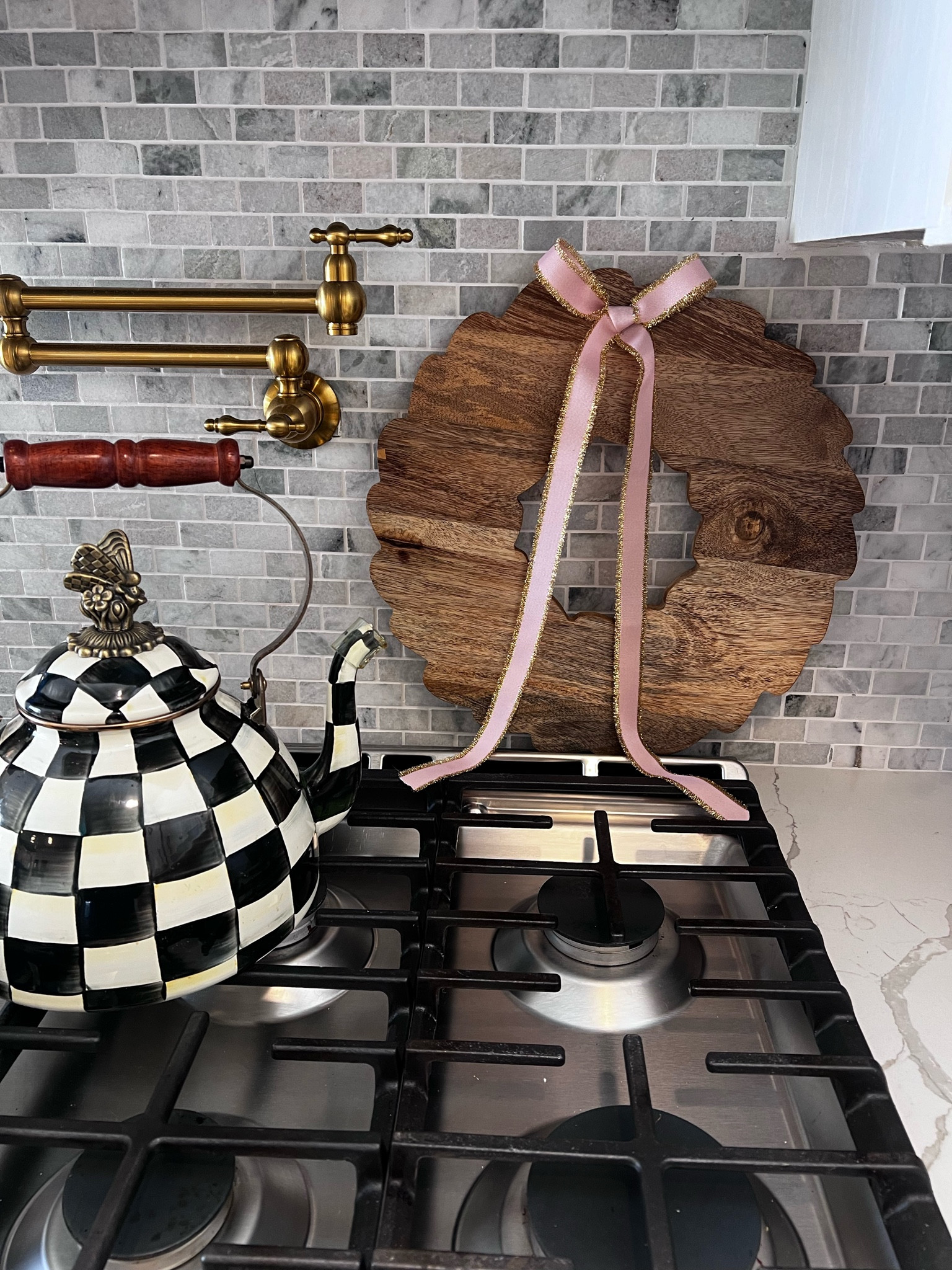 Wreath cutting board 🎅🏼🎄

#LTKHoliday #LTKGiftGuide #LTKSeasonal