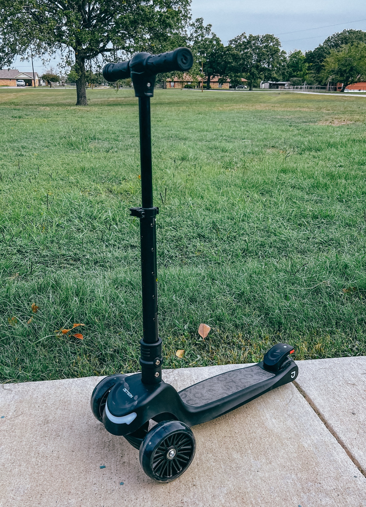 Light up scooter for kids 

Great Christmas gift idea for kids 

Kids Christmas gift 

#LTKHoliday #LTKkids #LTKGiftGuide