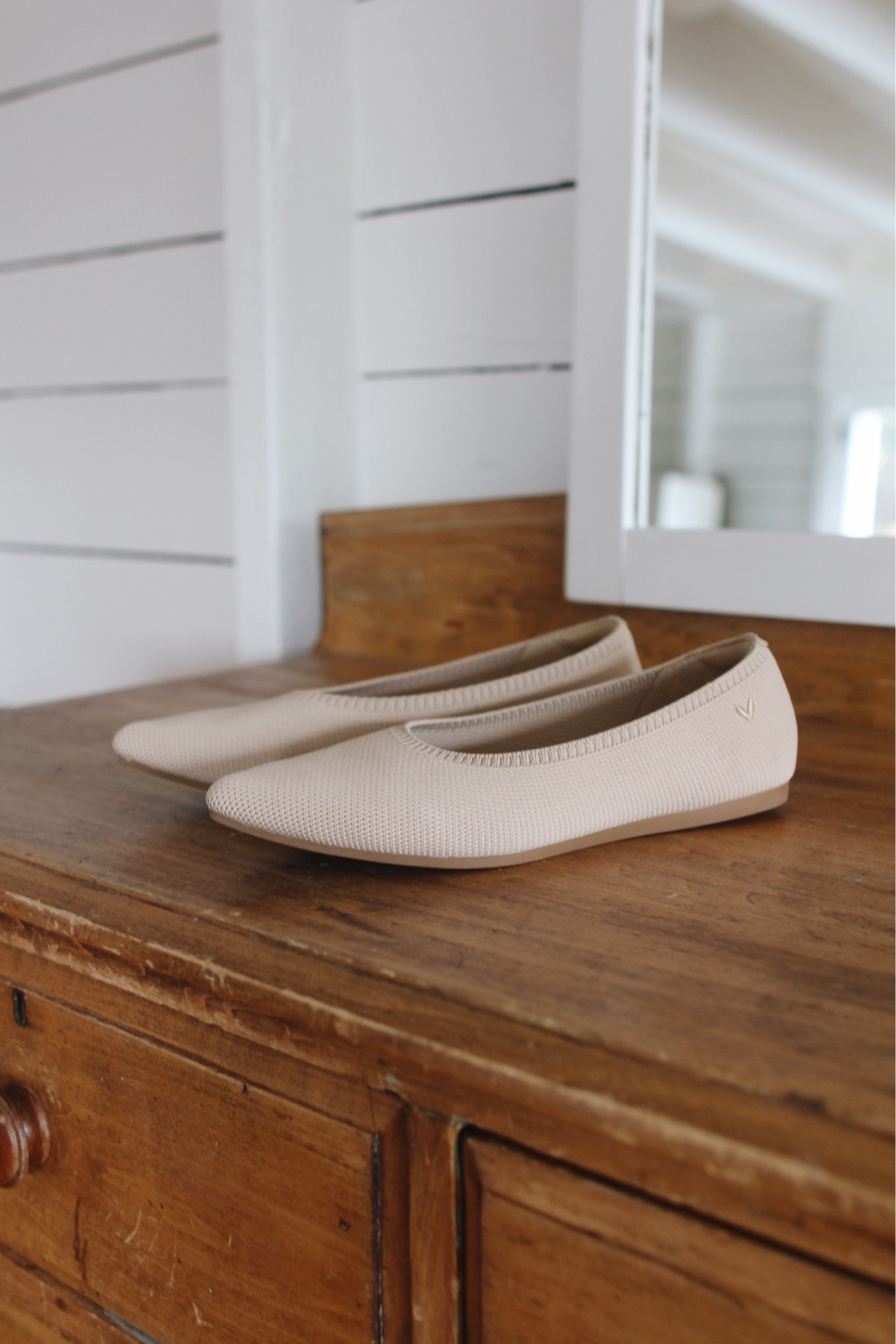 This week on the Style Journal I’m styling these super comfy flats into three spring outfits. Use LEE10 for 10% Off. 

Fit is true to size. I wear a US 7 usually and have a narrow foot and the 38 fits perfectly. 



#LTKSeasonal