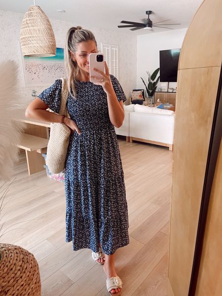 Yesterday’s OOTD - one of my fave amazon dresses that’s easy to throw on.. true to size small. Love that you can wear a normal bra with it!